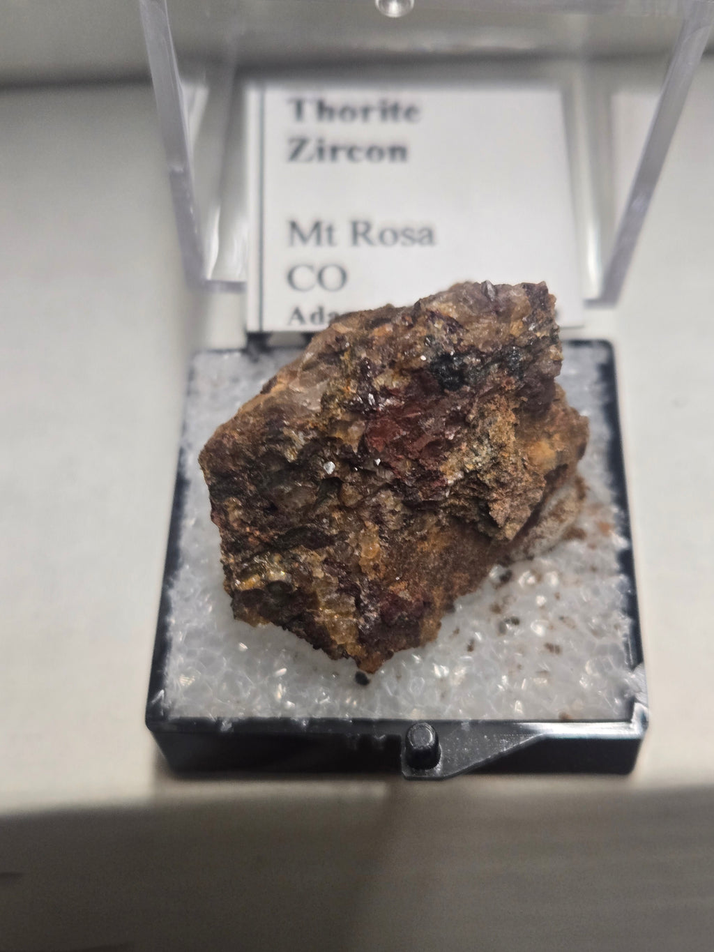Thorite with zircon