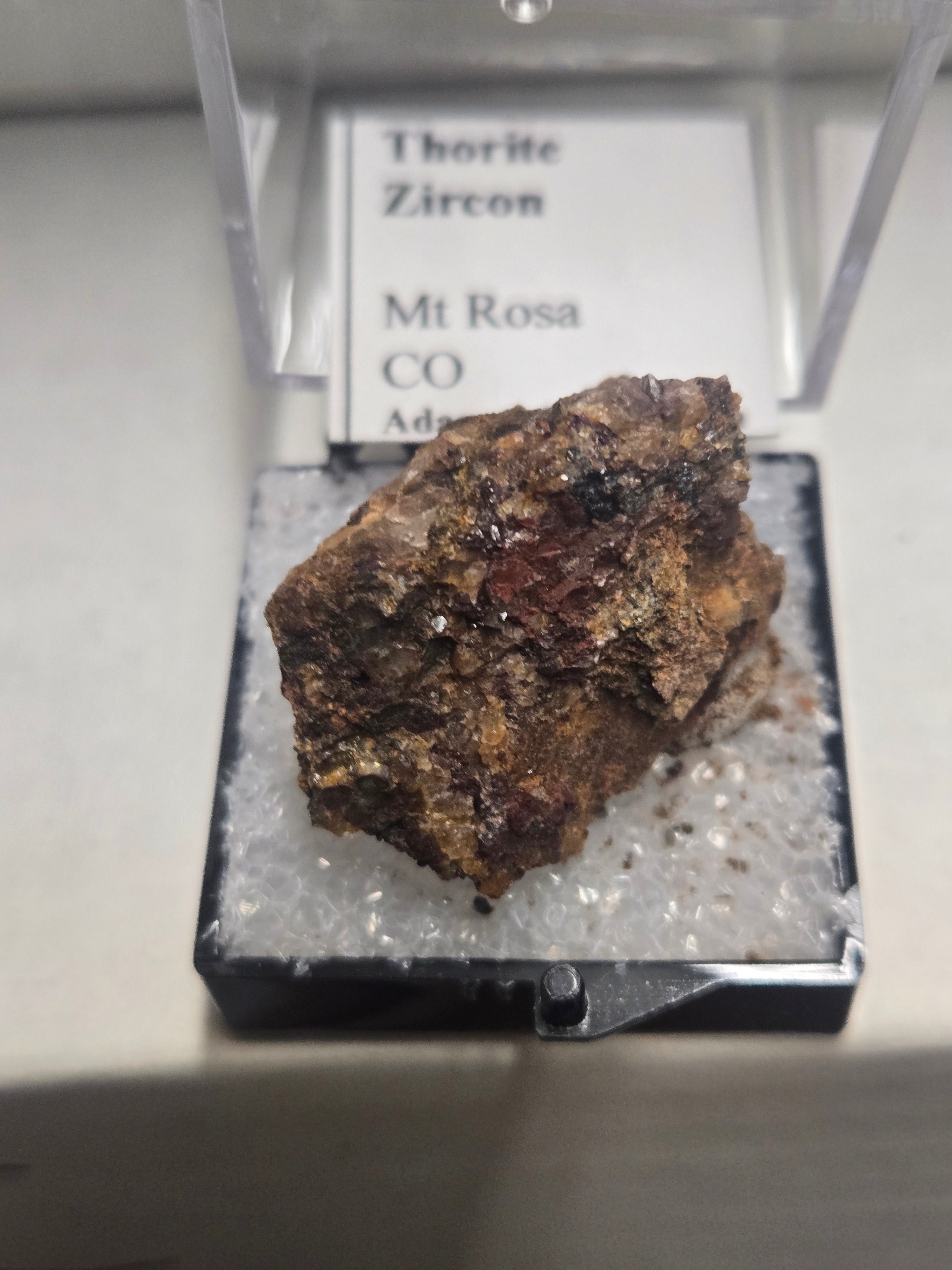 Thorite with zircon