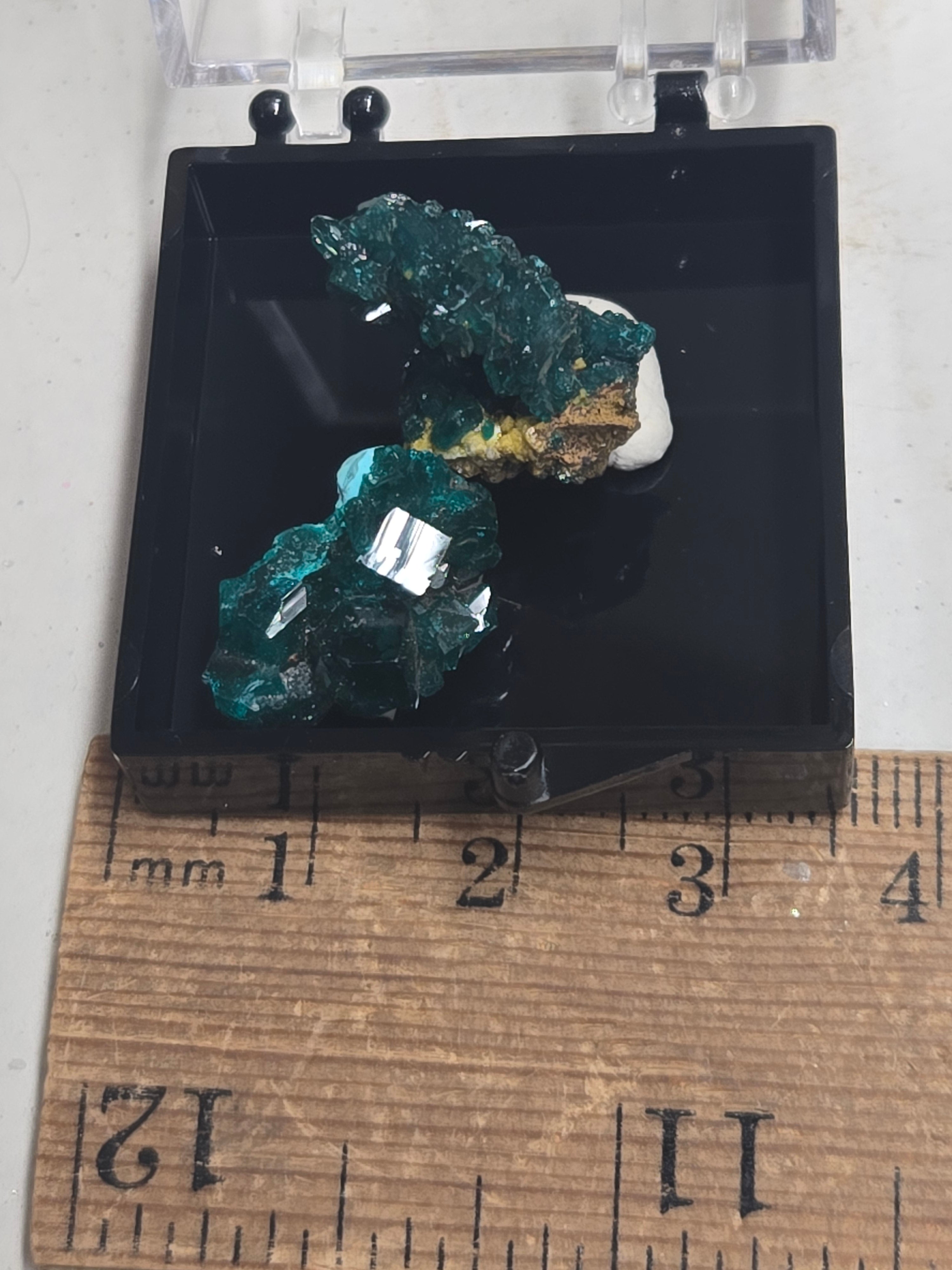 Dioptase specimen
