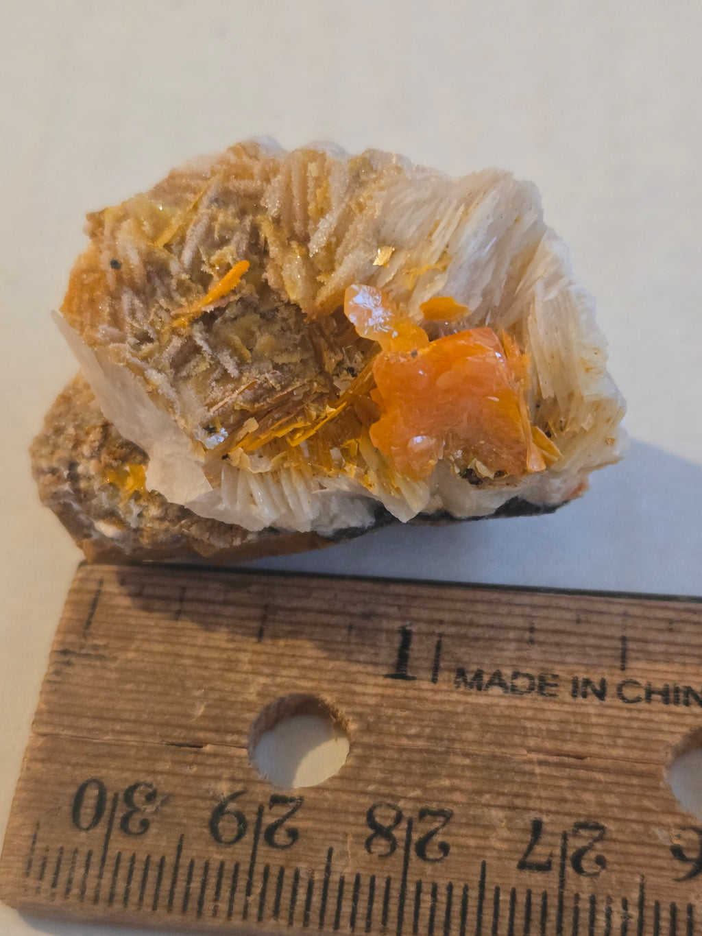 Wulfenite on barite