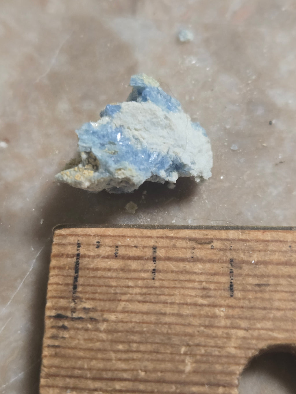 Vauxite with sigloite