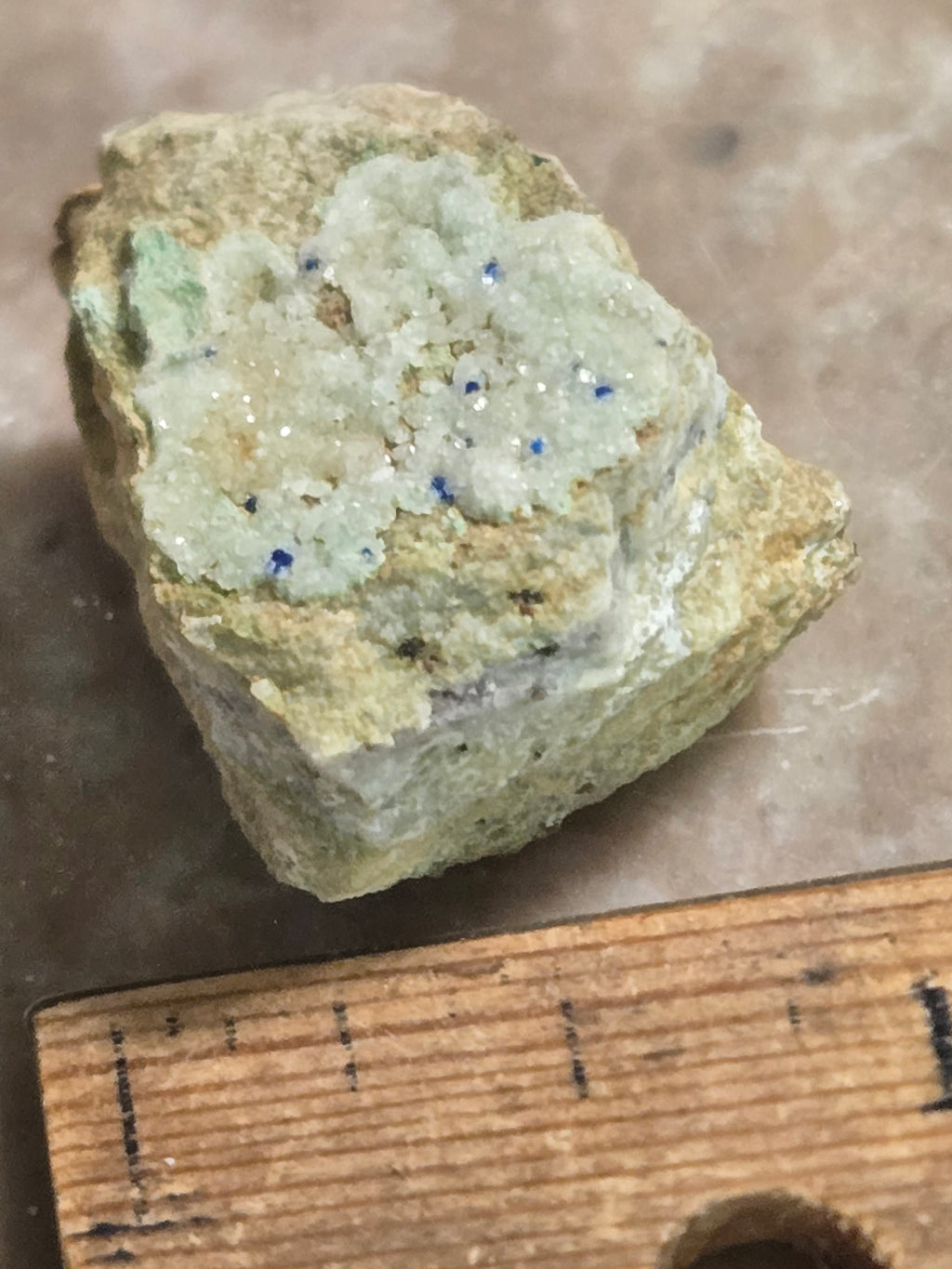 Apachite w ruizite and kinoite