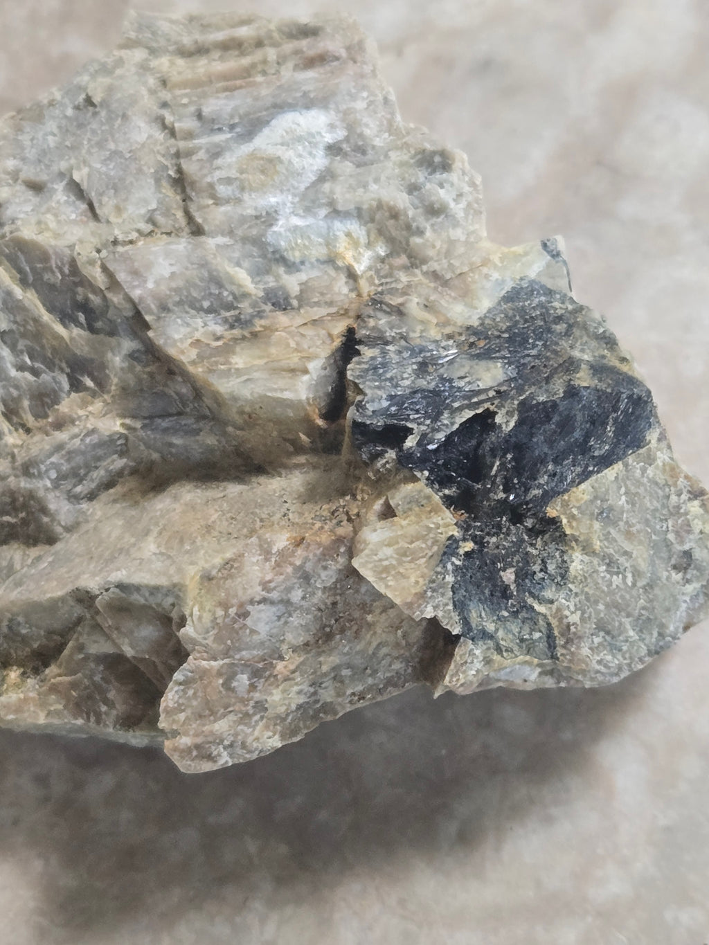 Arfvedsonite w anorthoclase