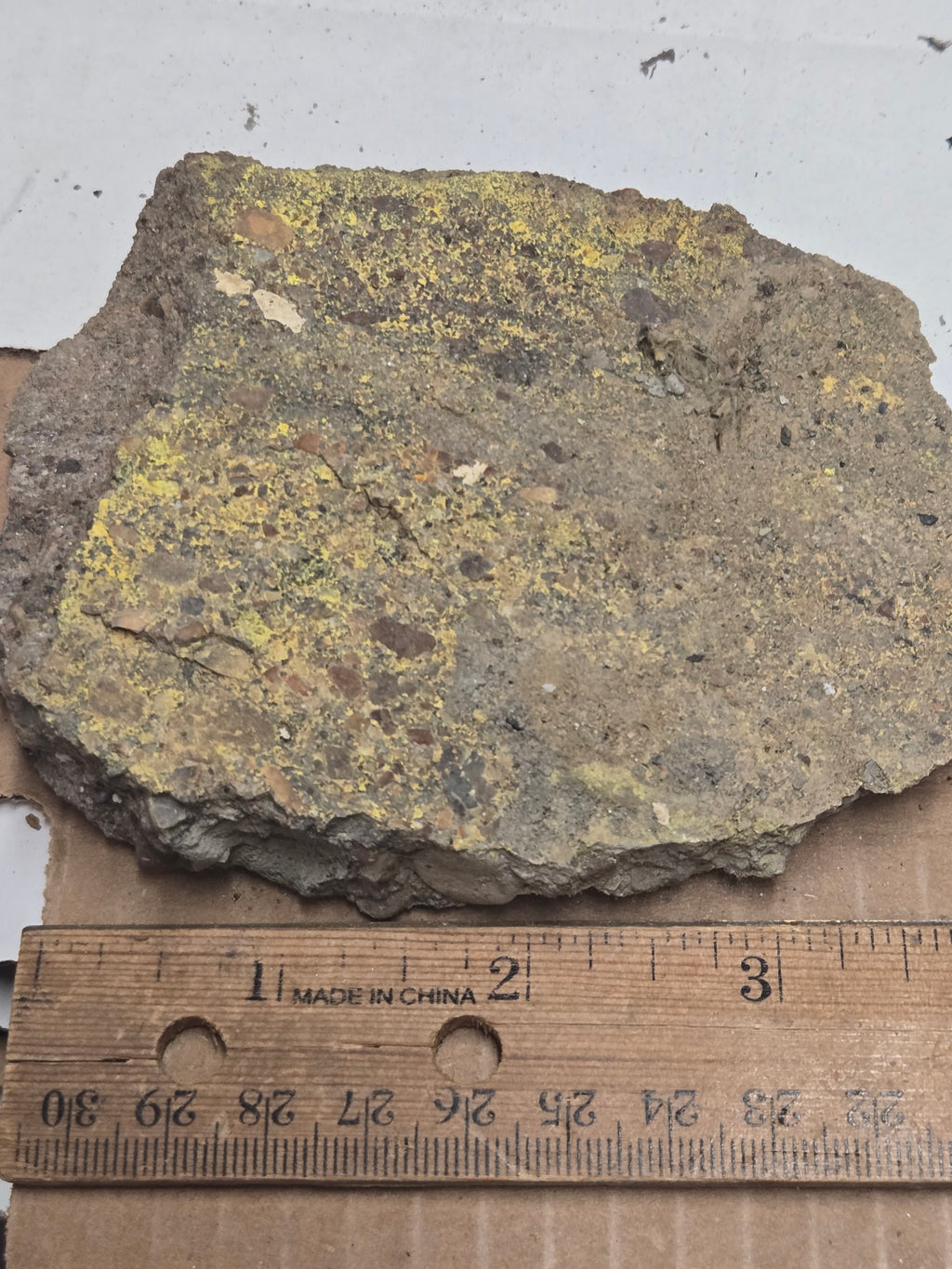Metatyuyamunite with uraninite