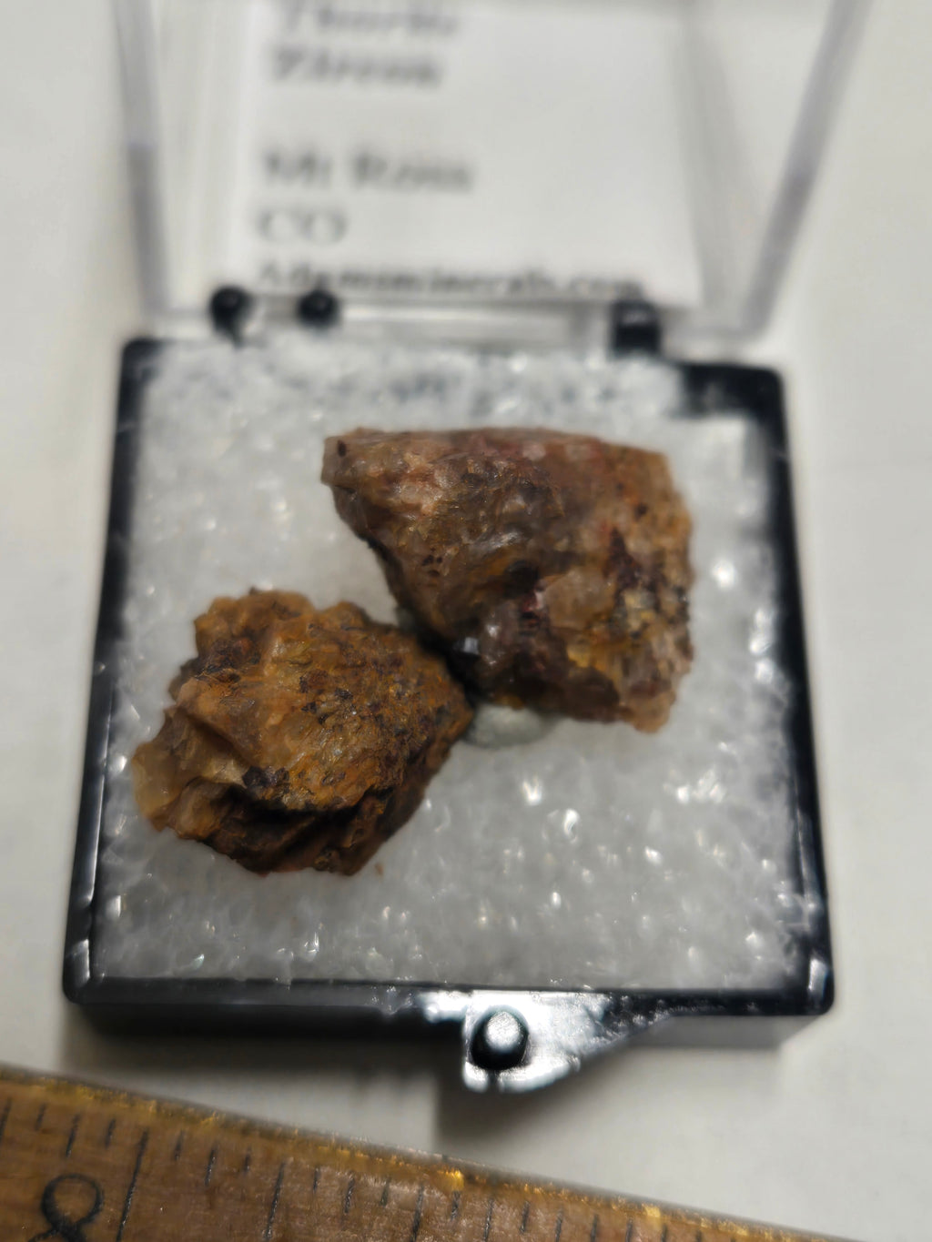 Thorite with zircon