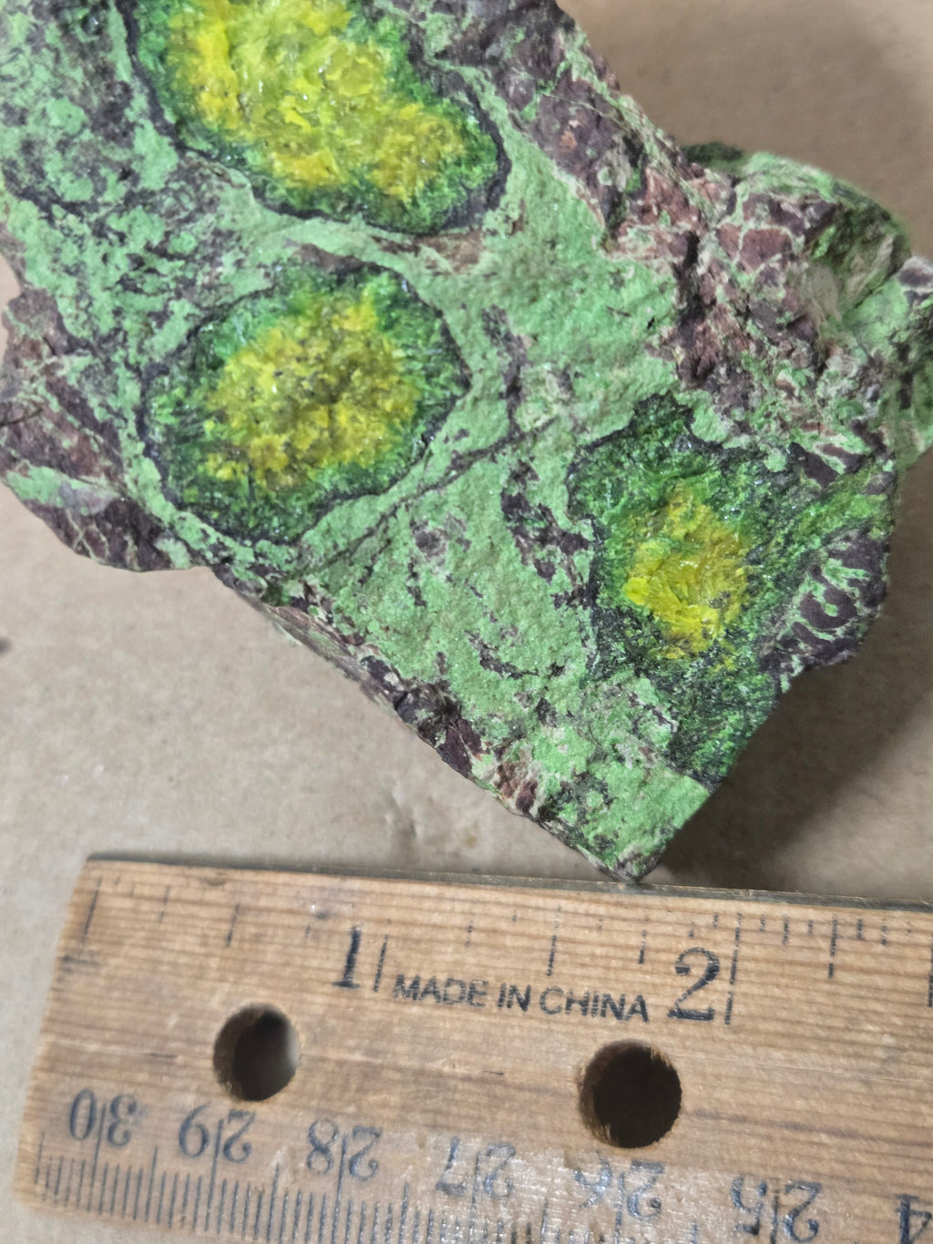 Cuprosklodowksite with kasolite
