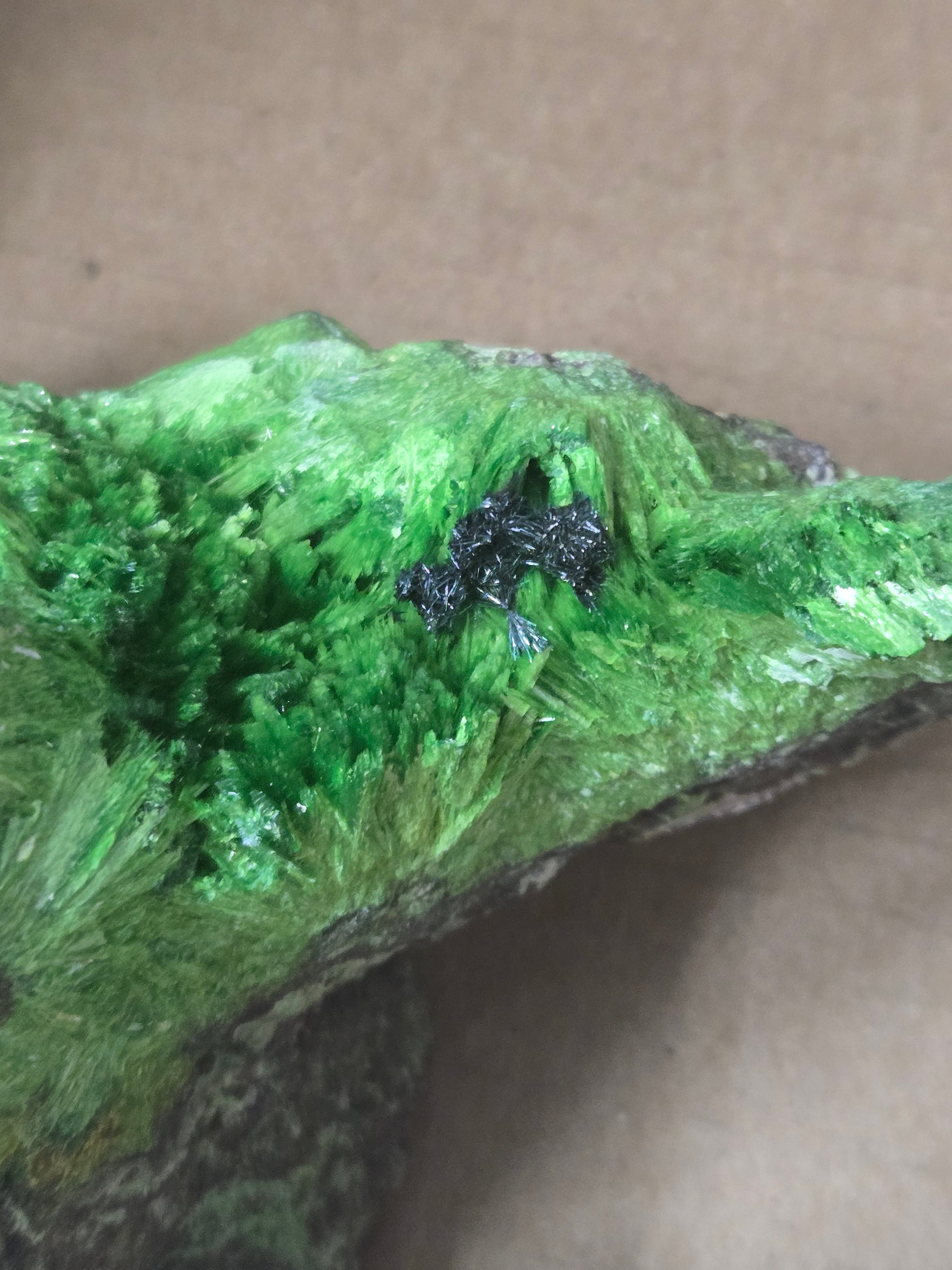 Cuprosklodowskite with vandenbrandeite
