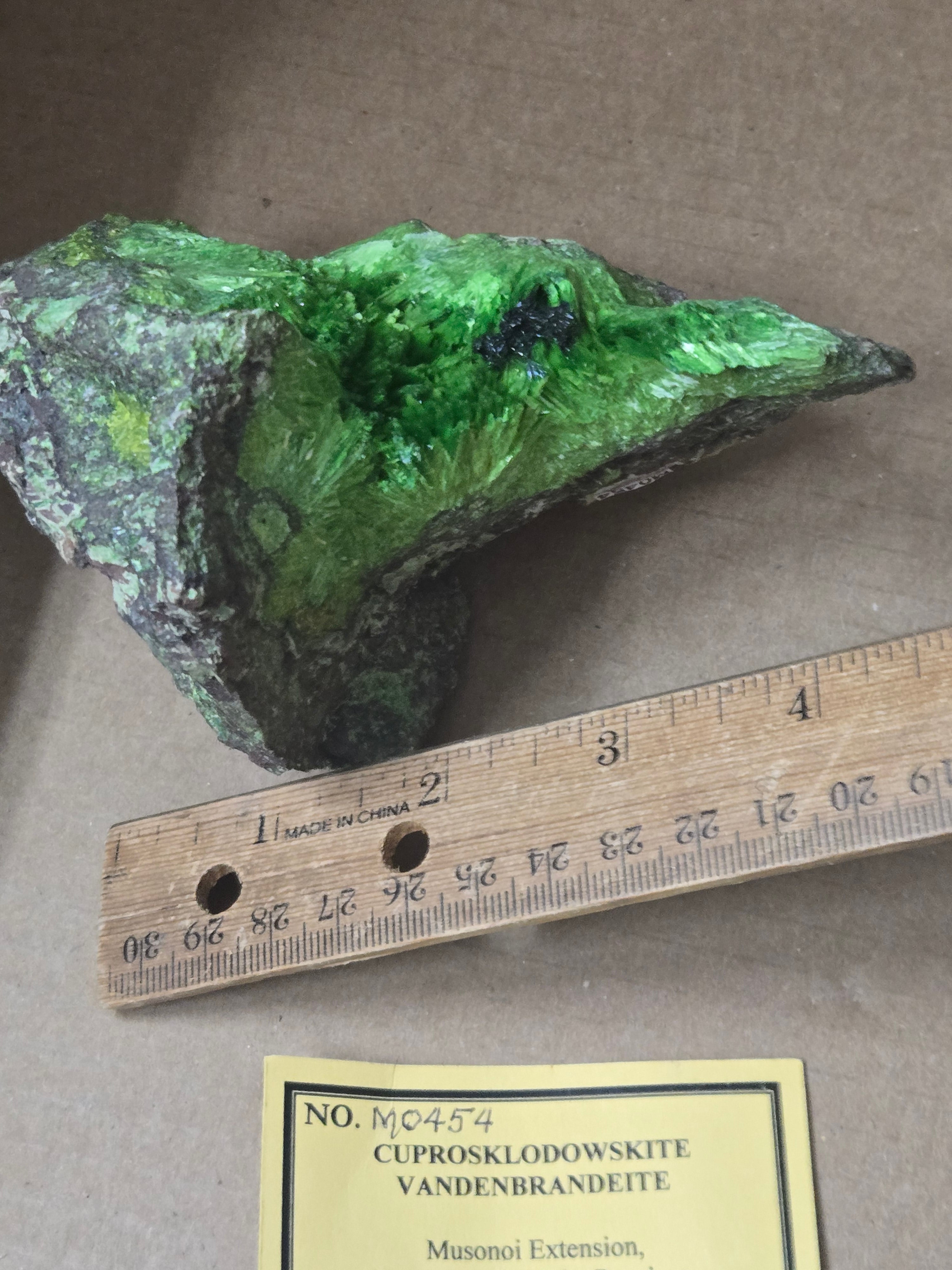 Cuprosklodowskite with vandenbrandeite