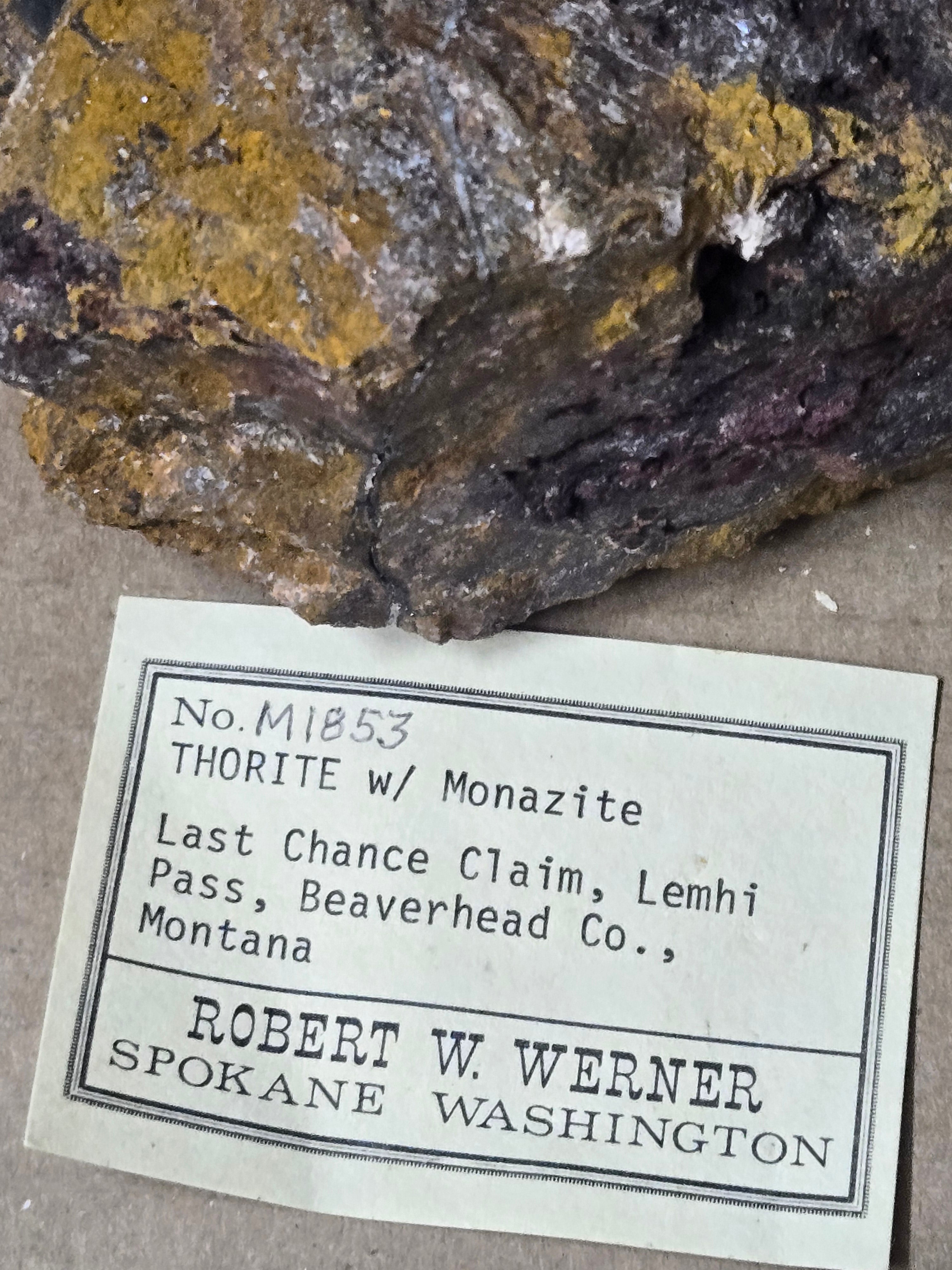 Thorite with monazite