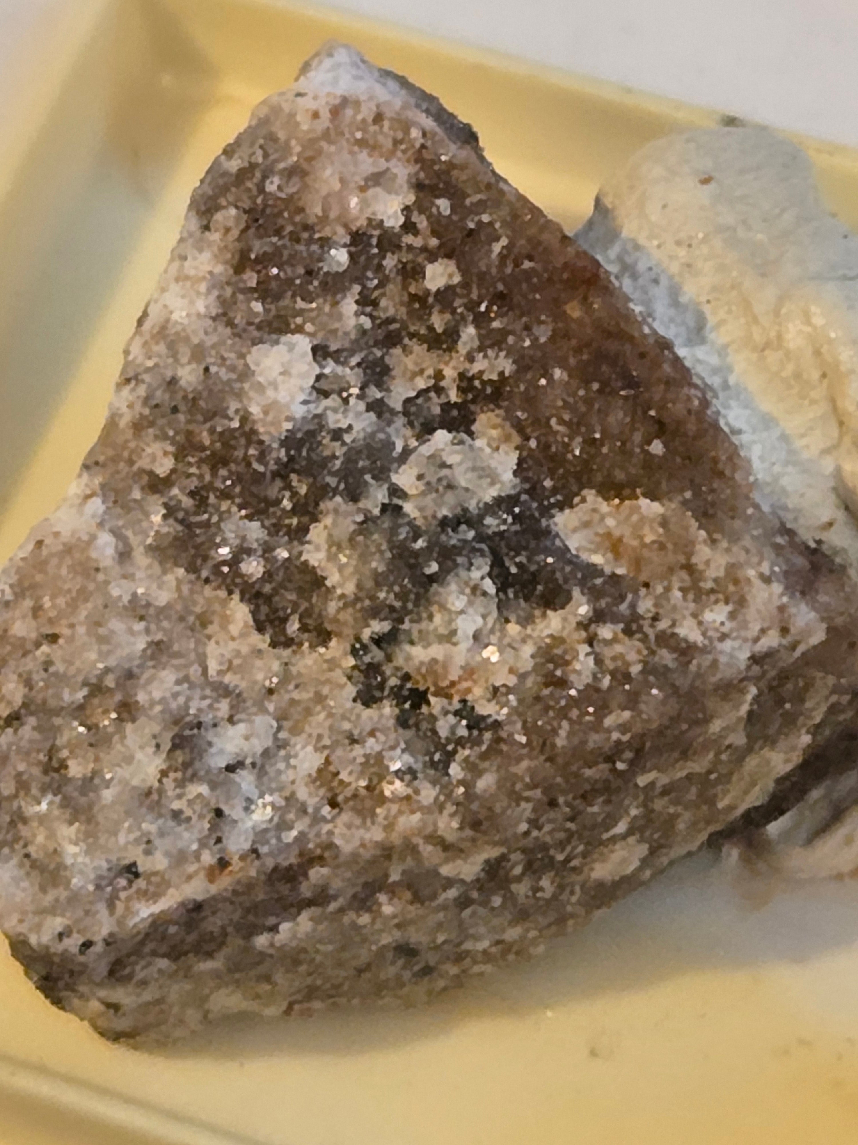 Pinakiolite
