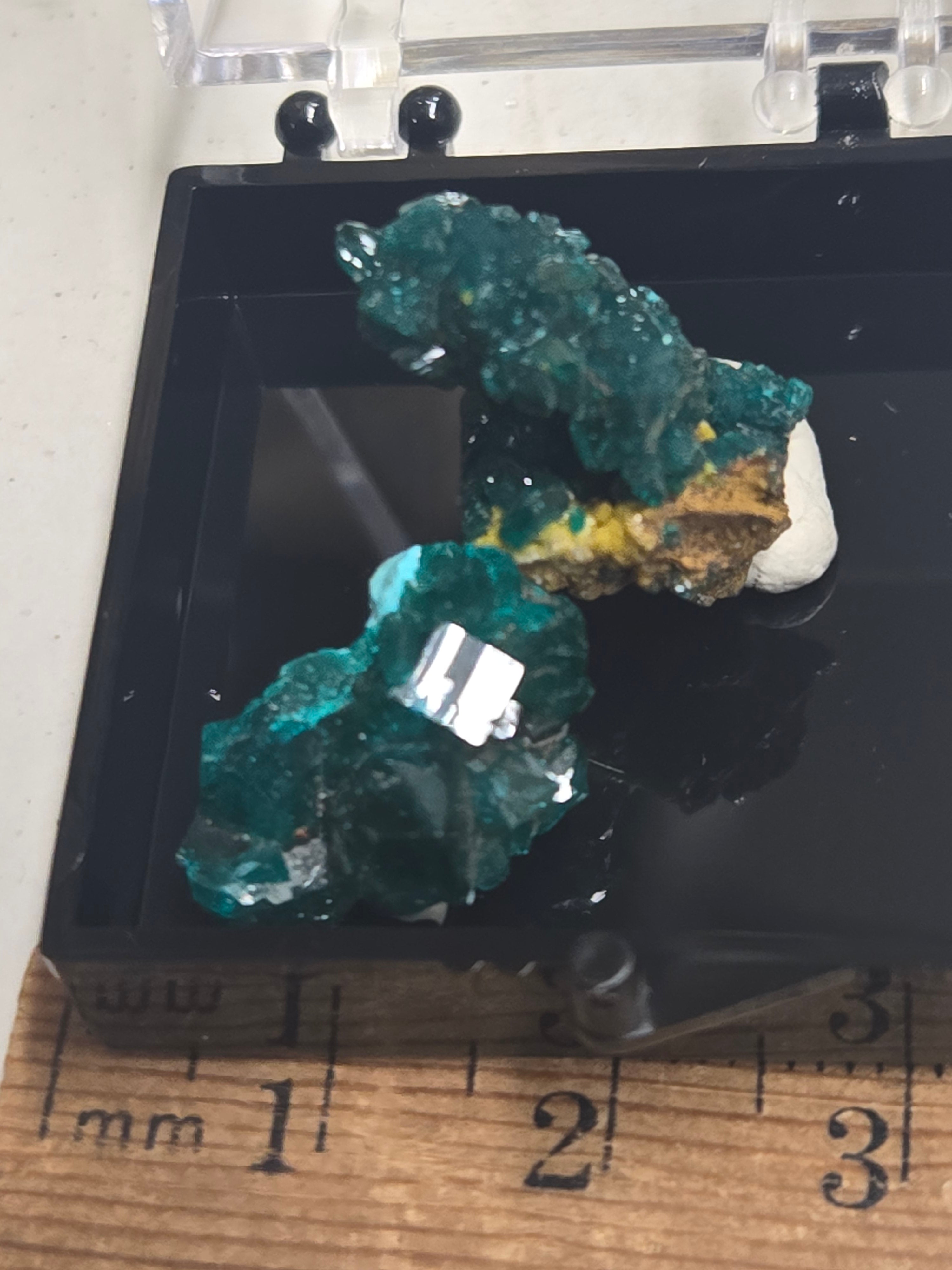 Dioptase specimen