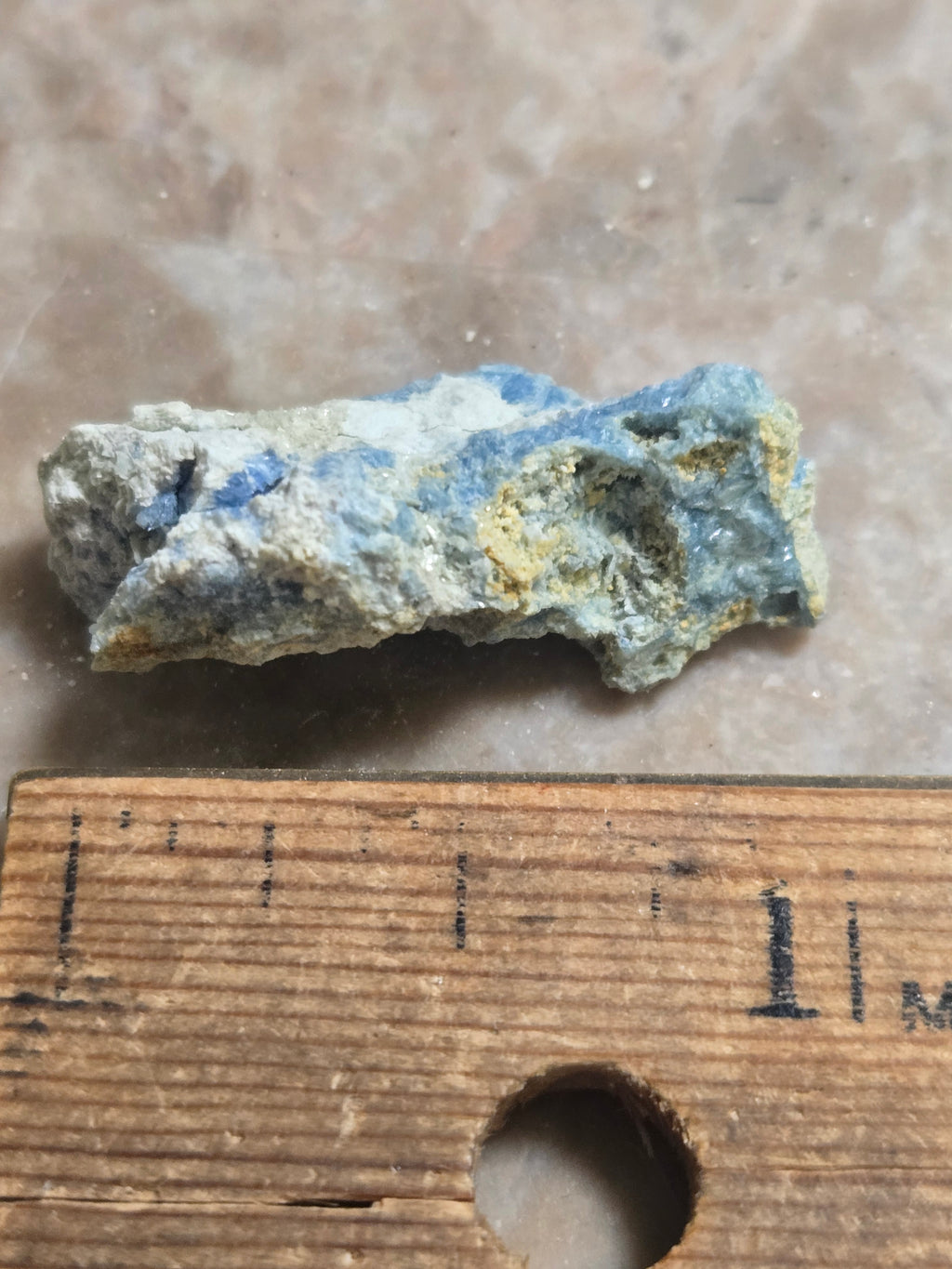 Vauxite with sigloite