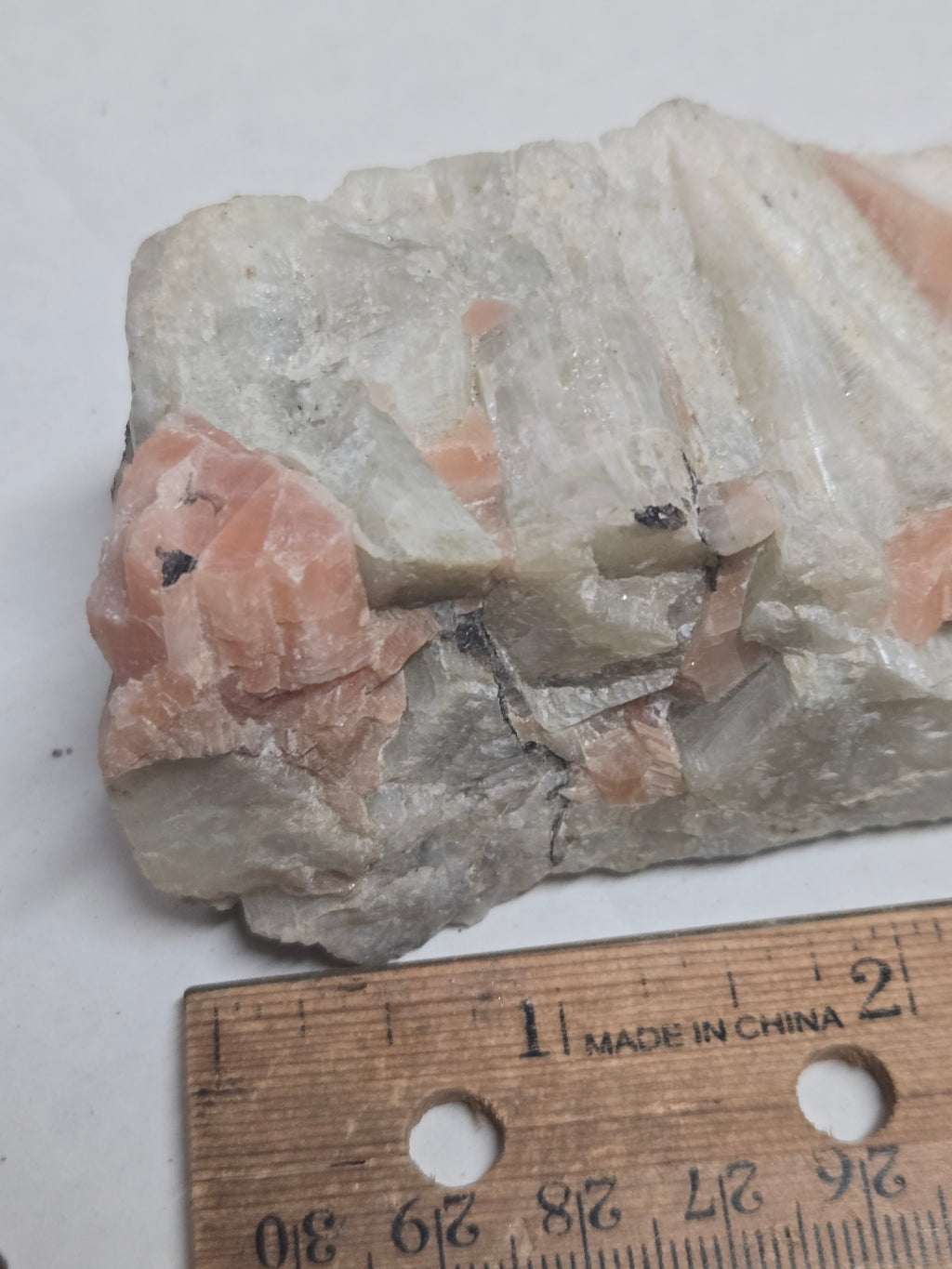 Thorianite with pyrochlore in calcite