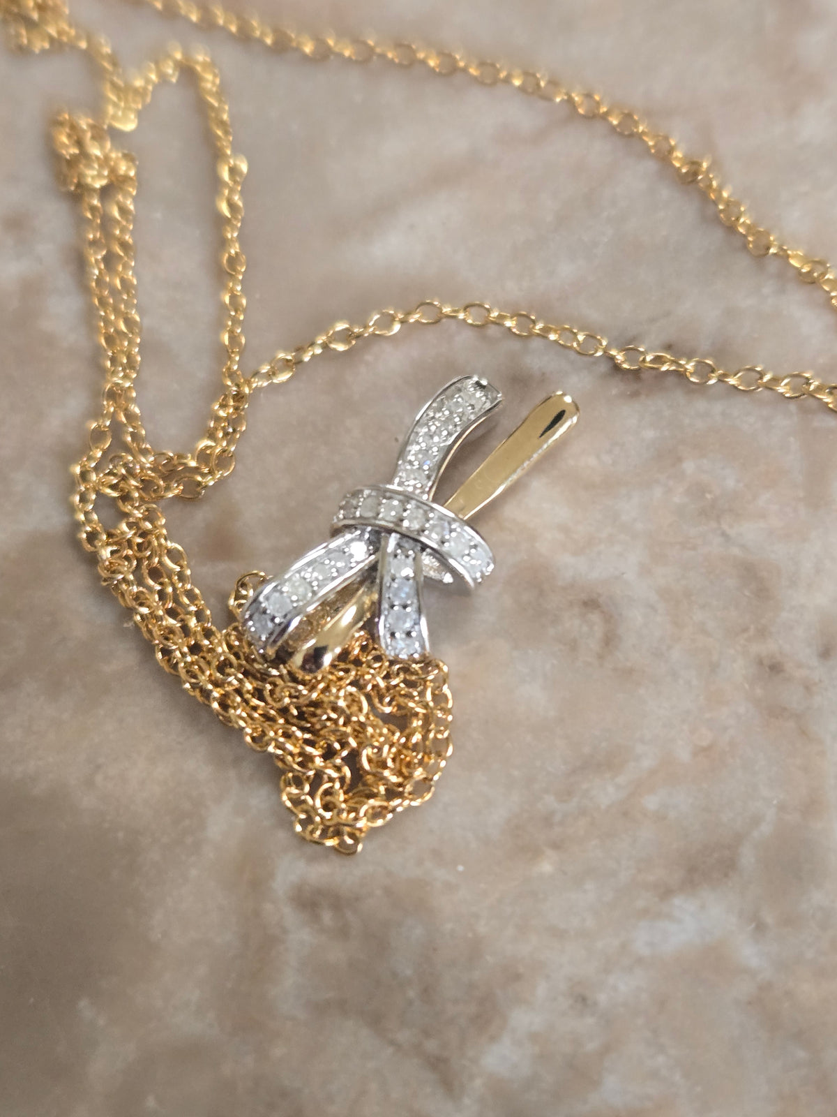 18 inch chain w bowtie pendant