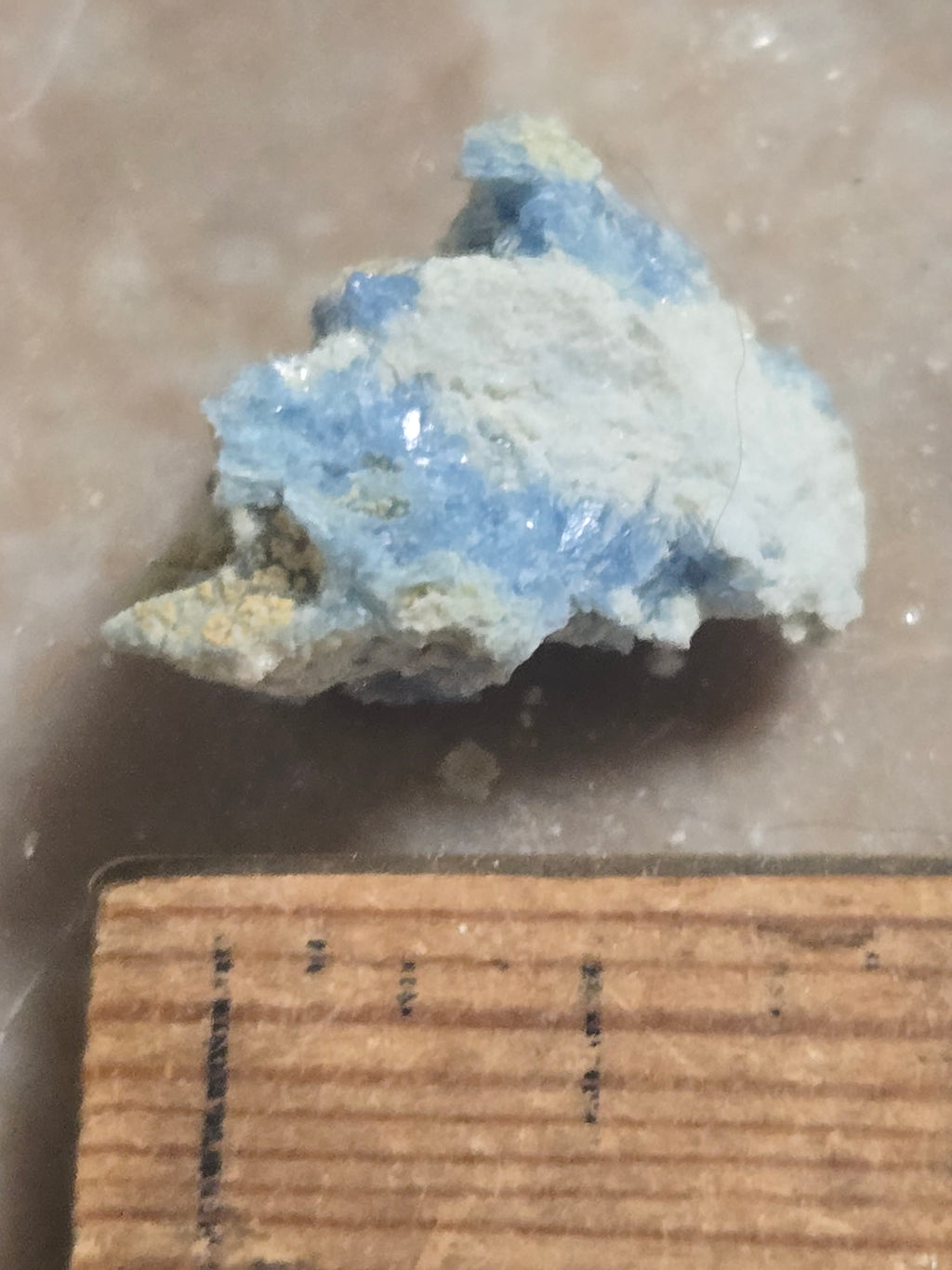 Vauxite with sigloite