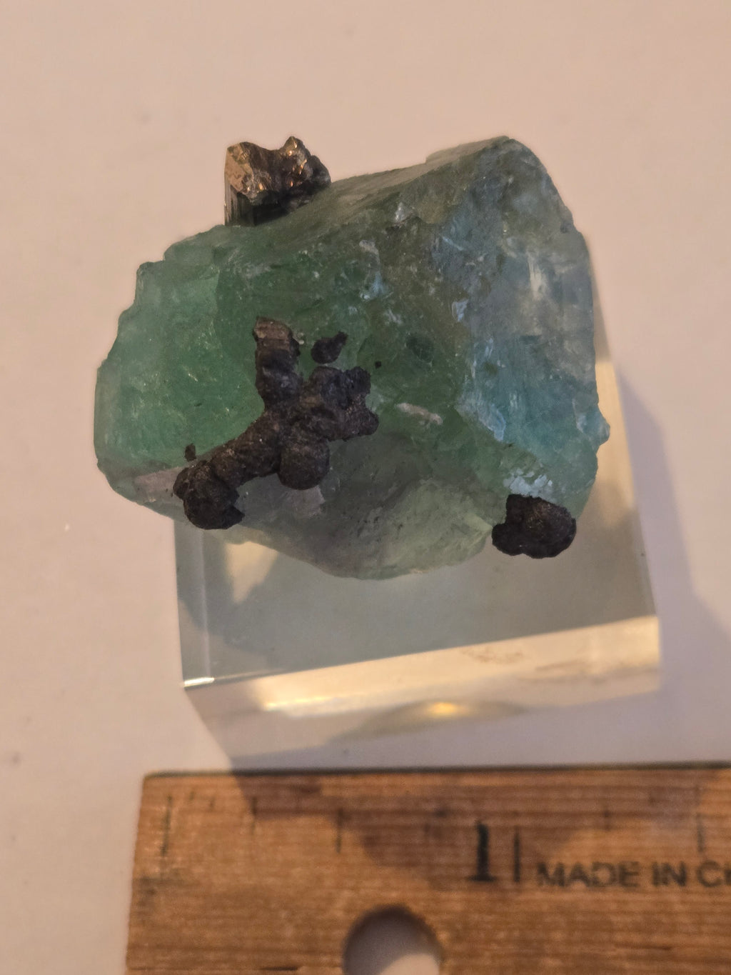 Fluorite with geocronite