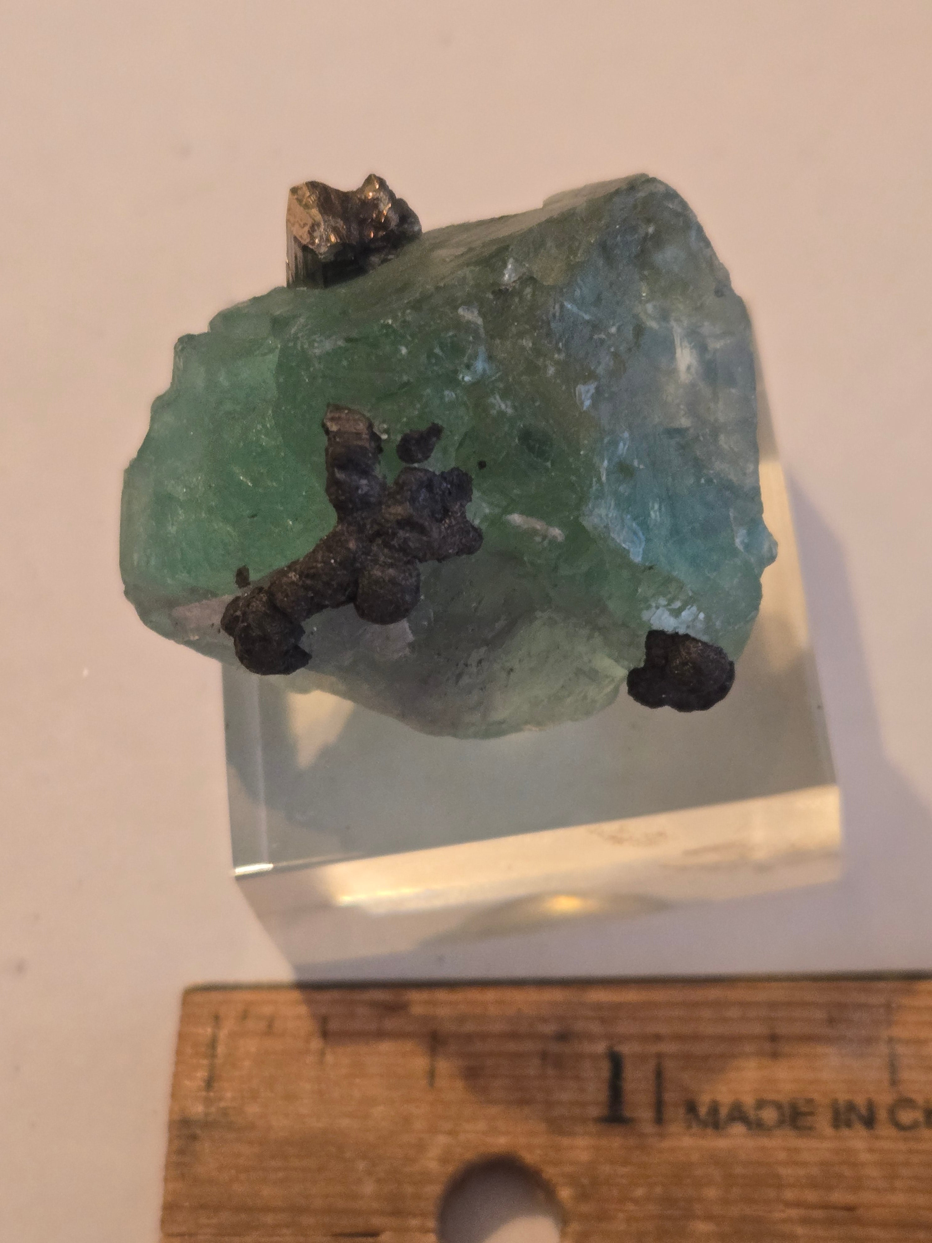 Fluorite with geocronite