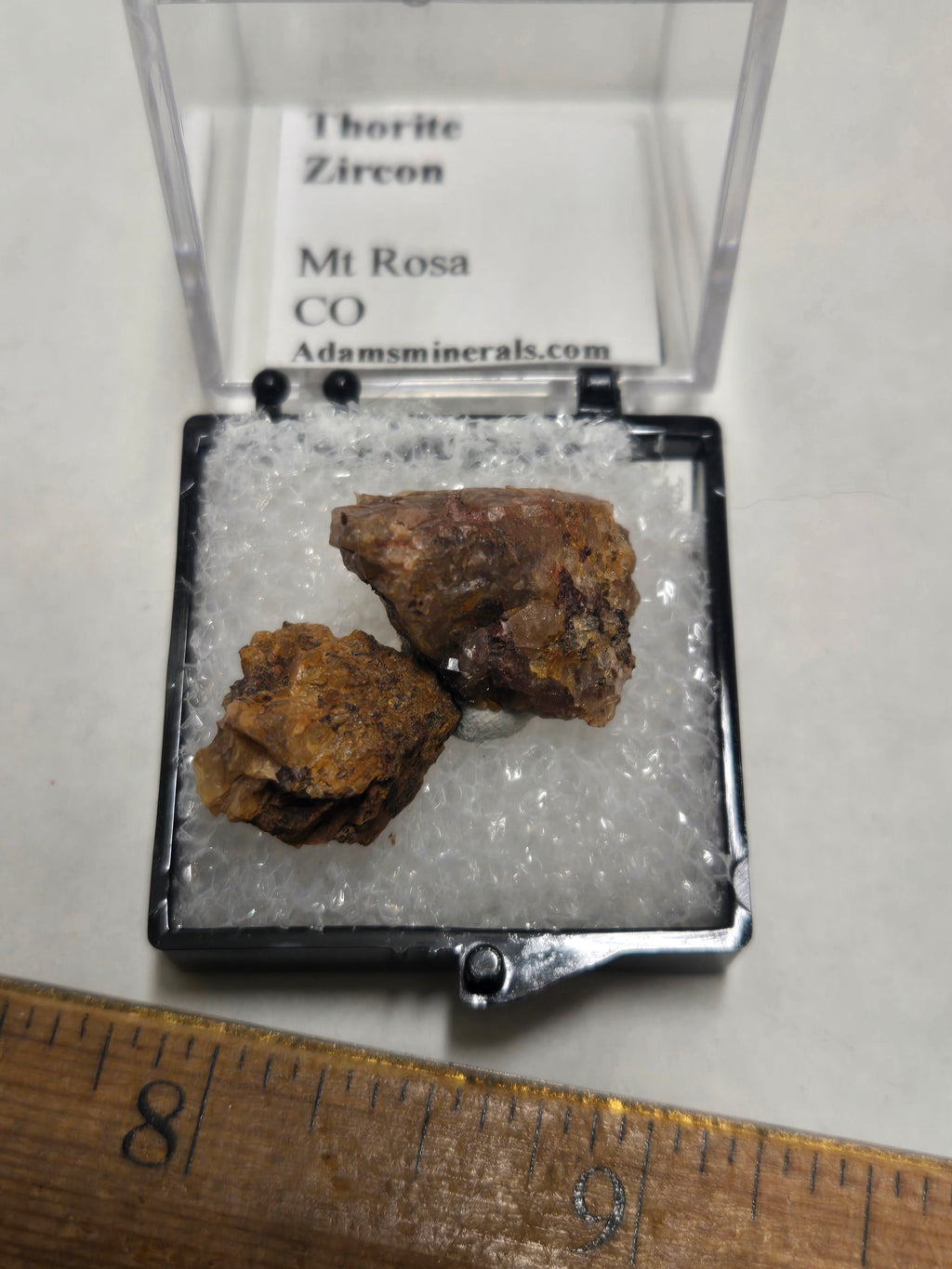 Thorite with zircon