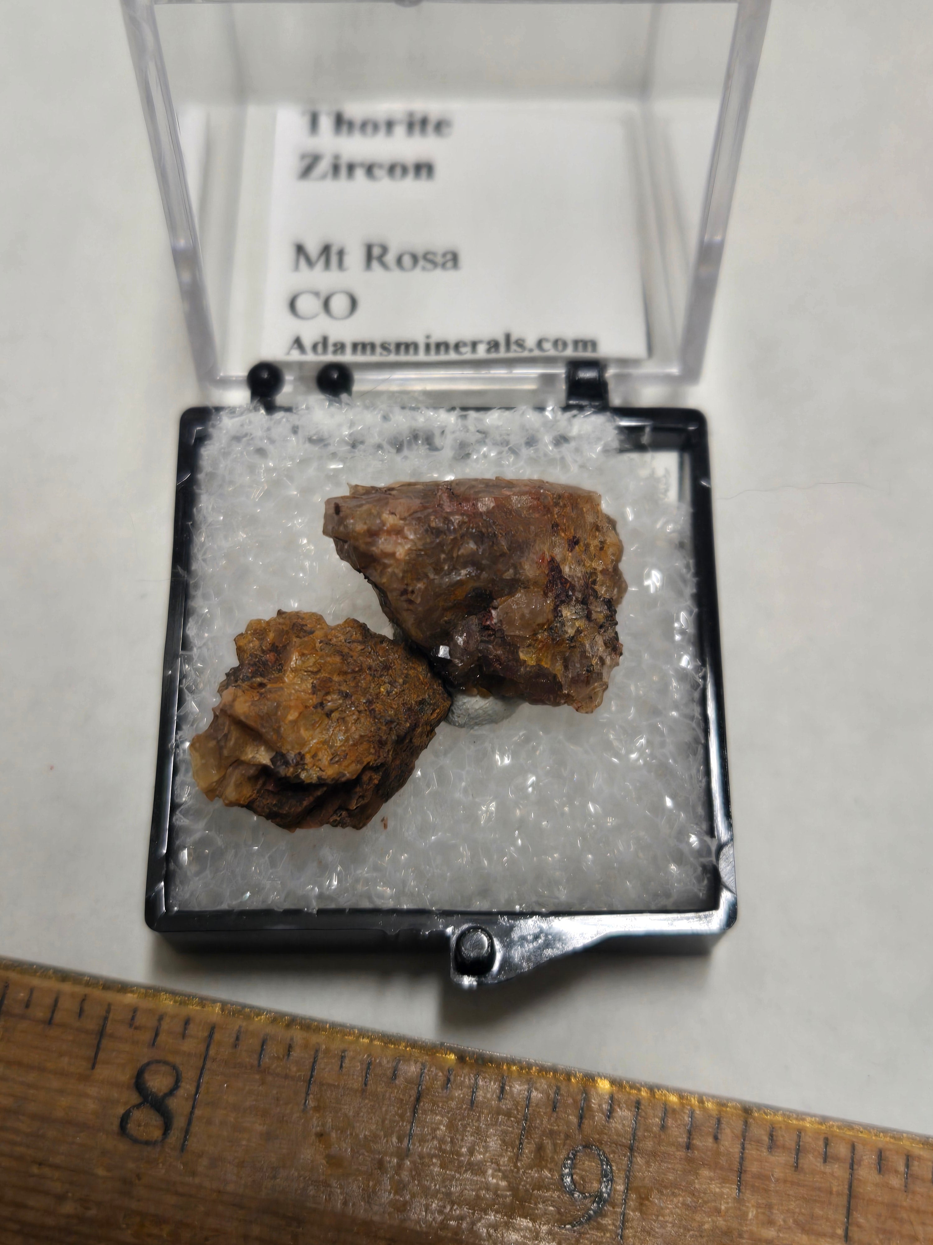 Thorite with zircon