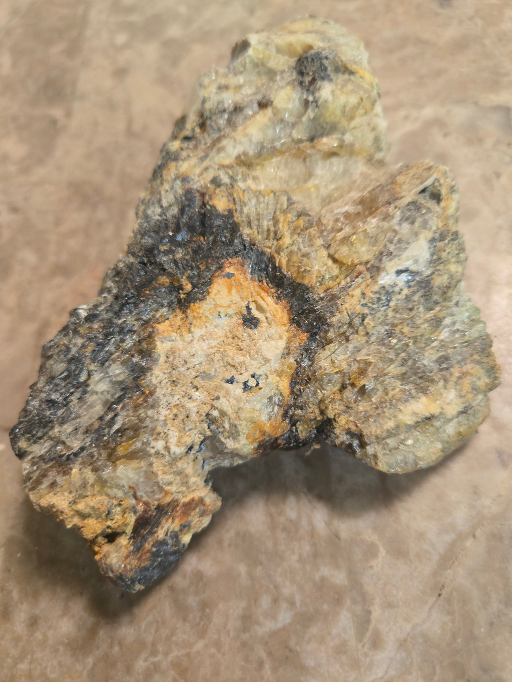 Lithiophyllite with rhodochrosite