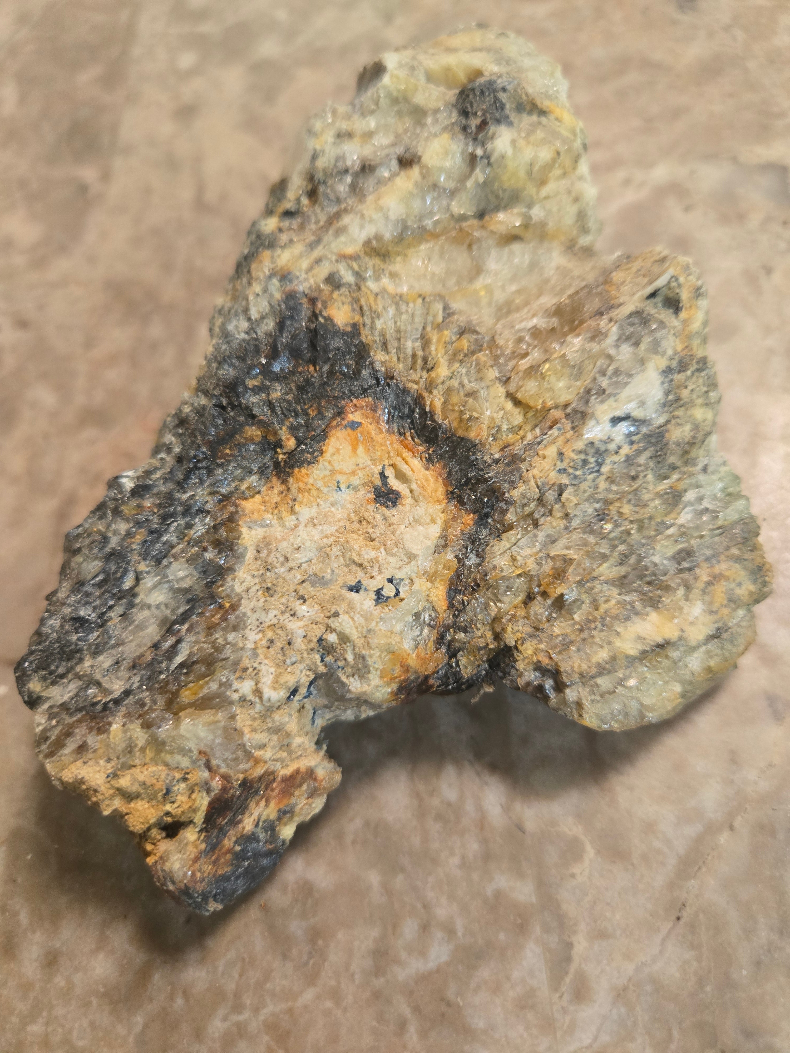 Lithiophyllite with rhodochrosite