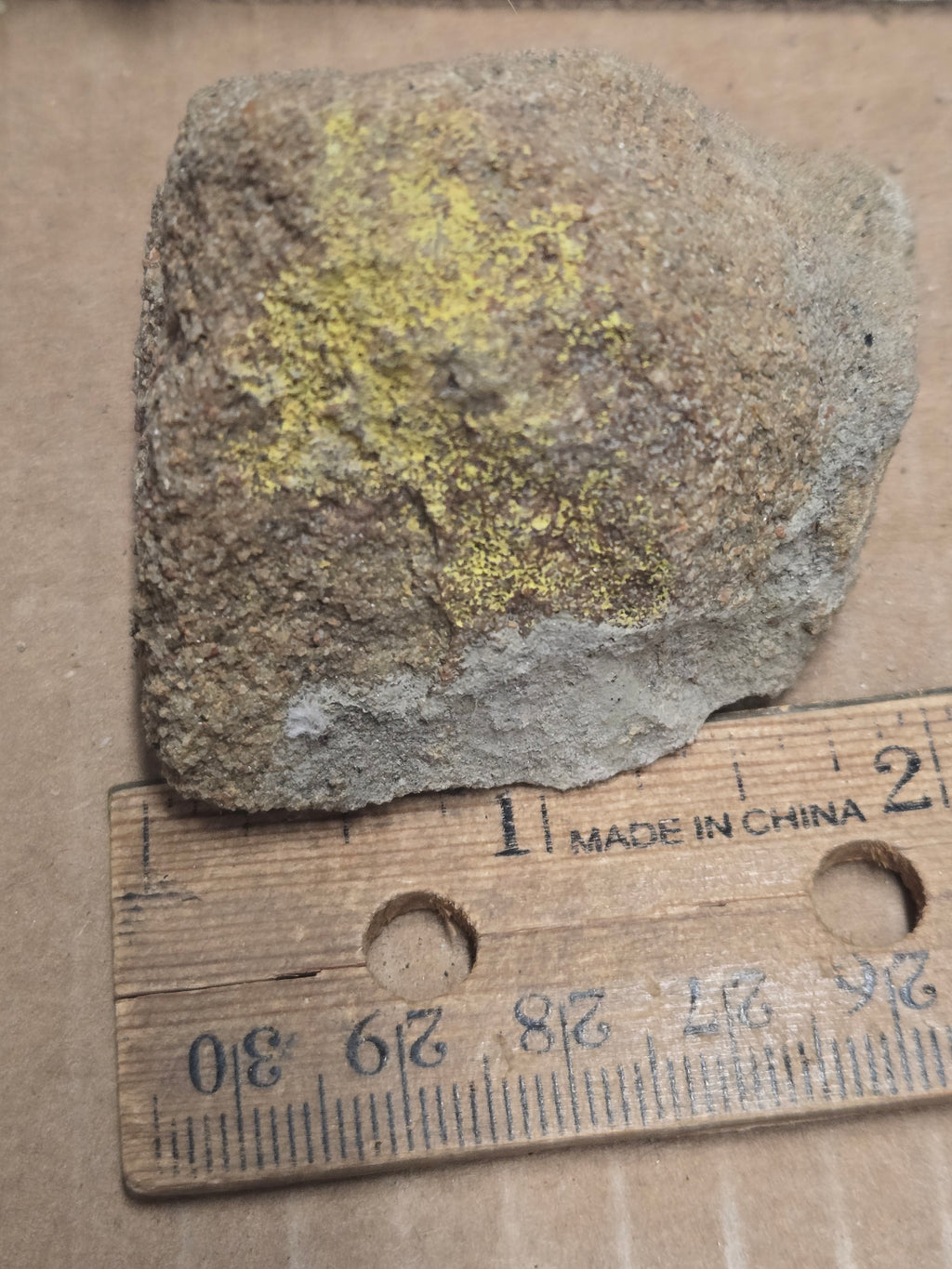 Metatyuyamunite with uraninite
