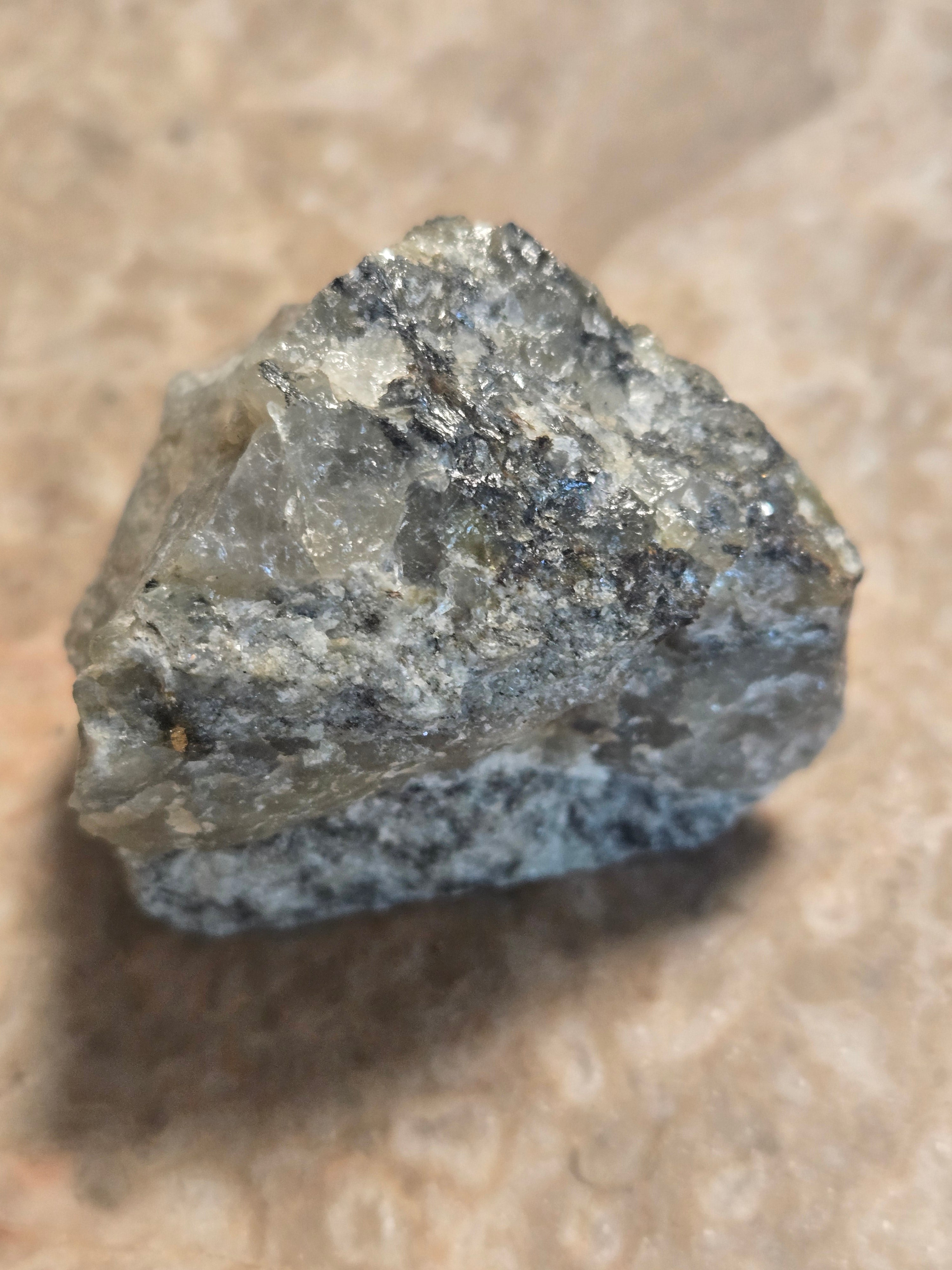 Aikinite gladite