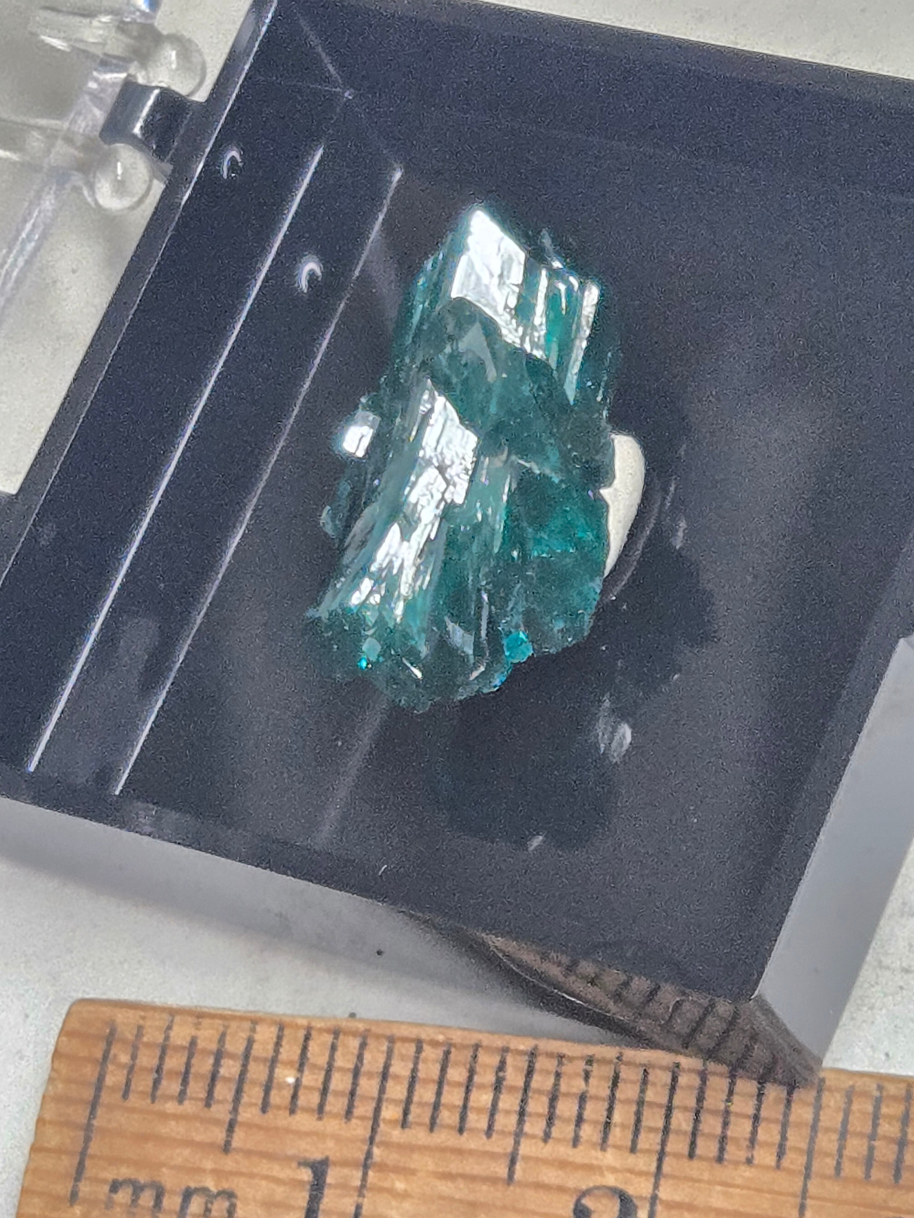 Dioptase specimen