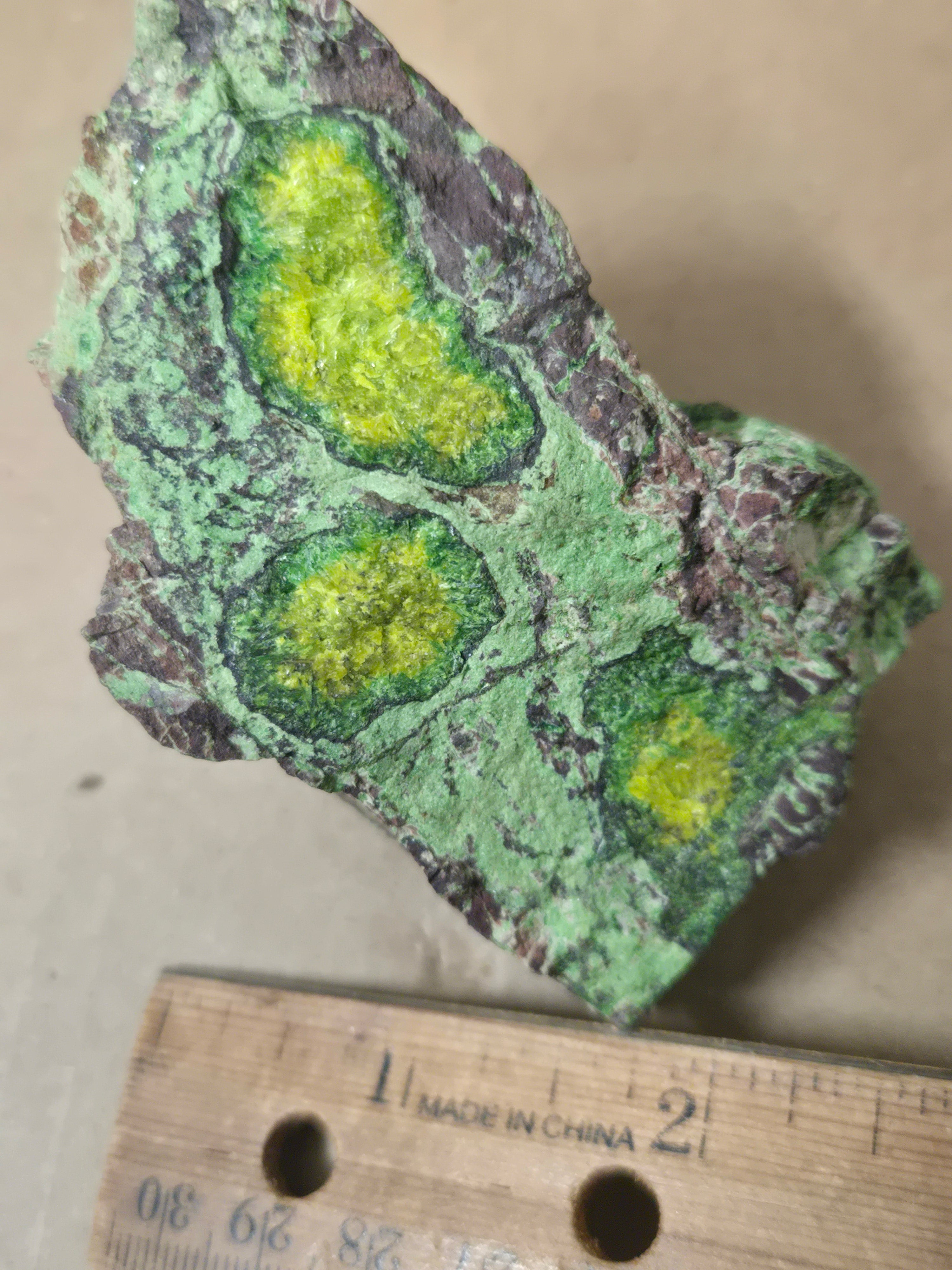 Cuprosklodowksite with kasolite