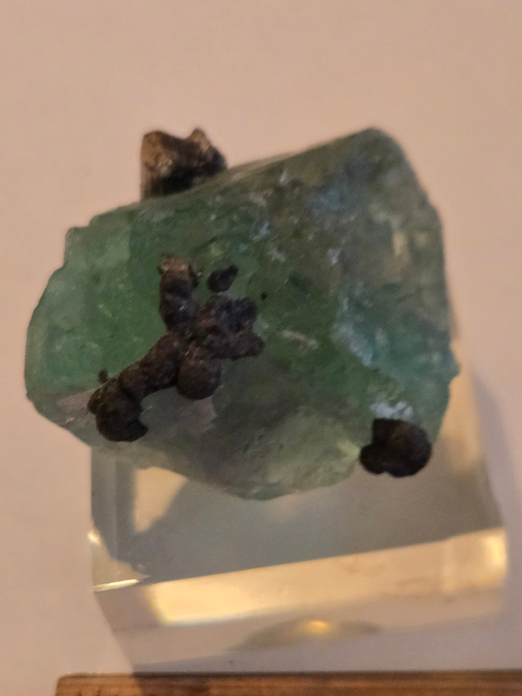 Fluorite with geocronite