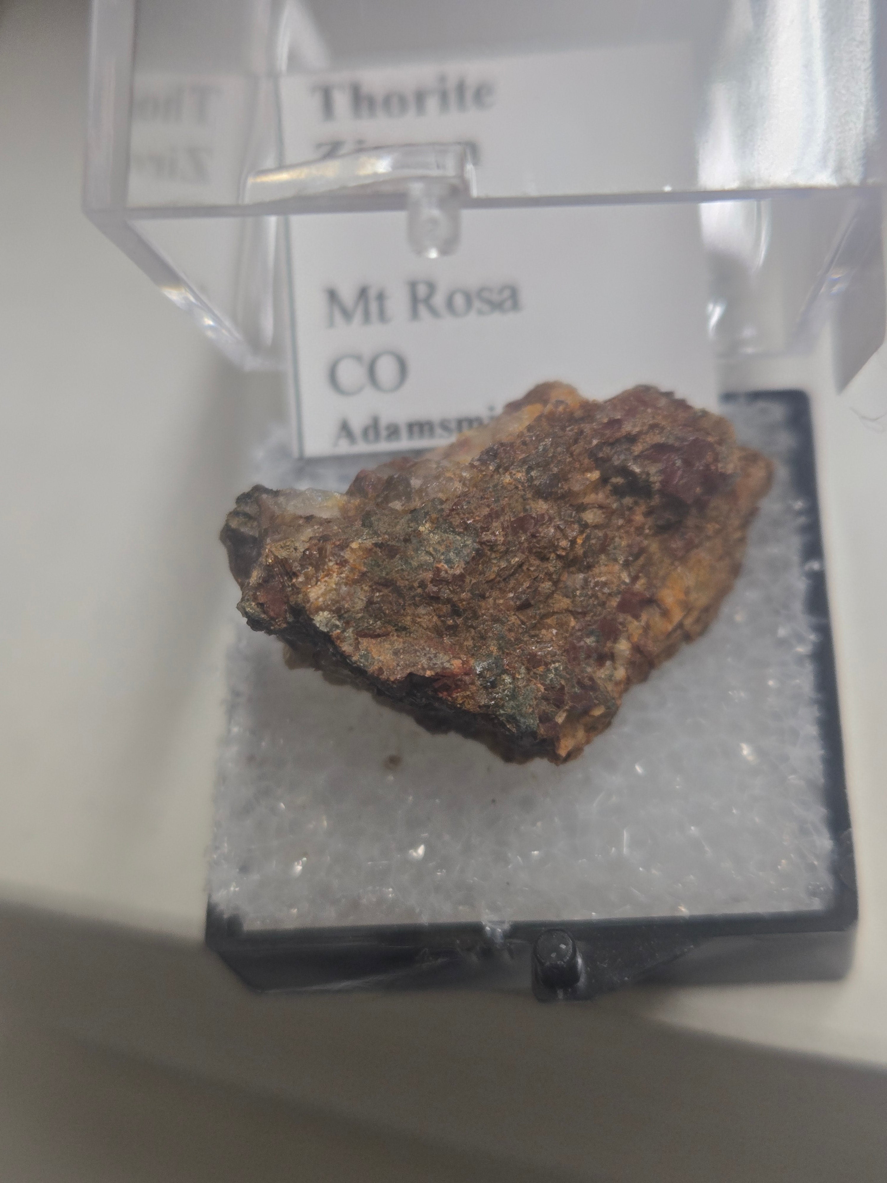 Thorite with zircon