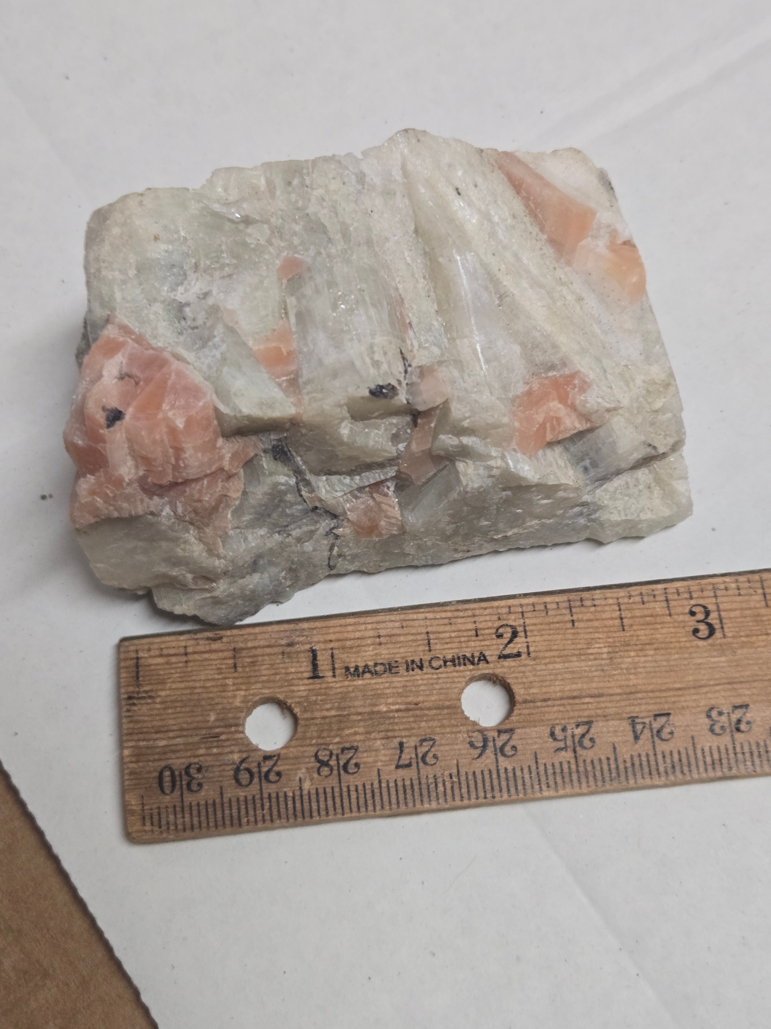 Thorianite with pyrochlore in calcite