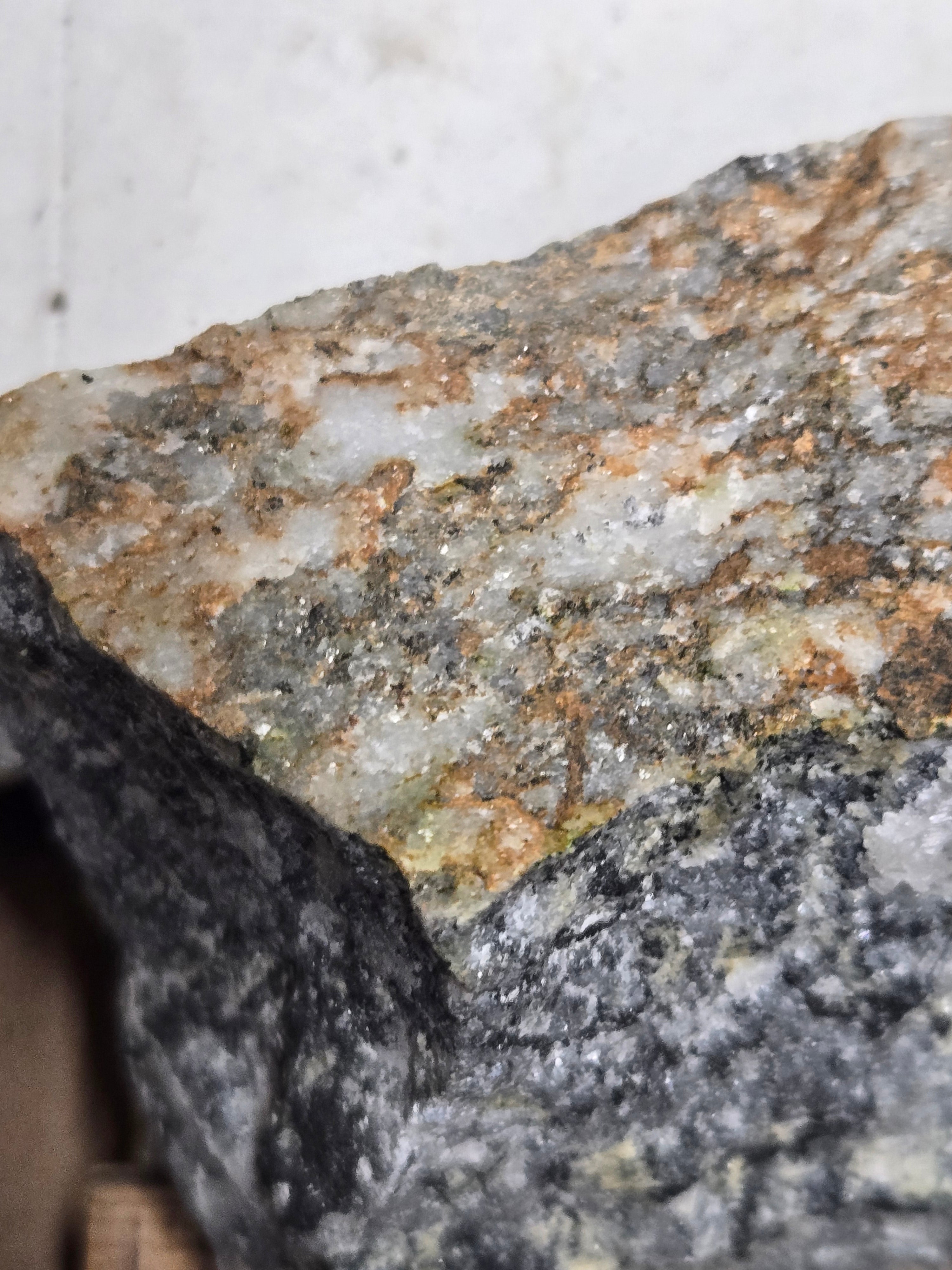 Pyroaurite