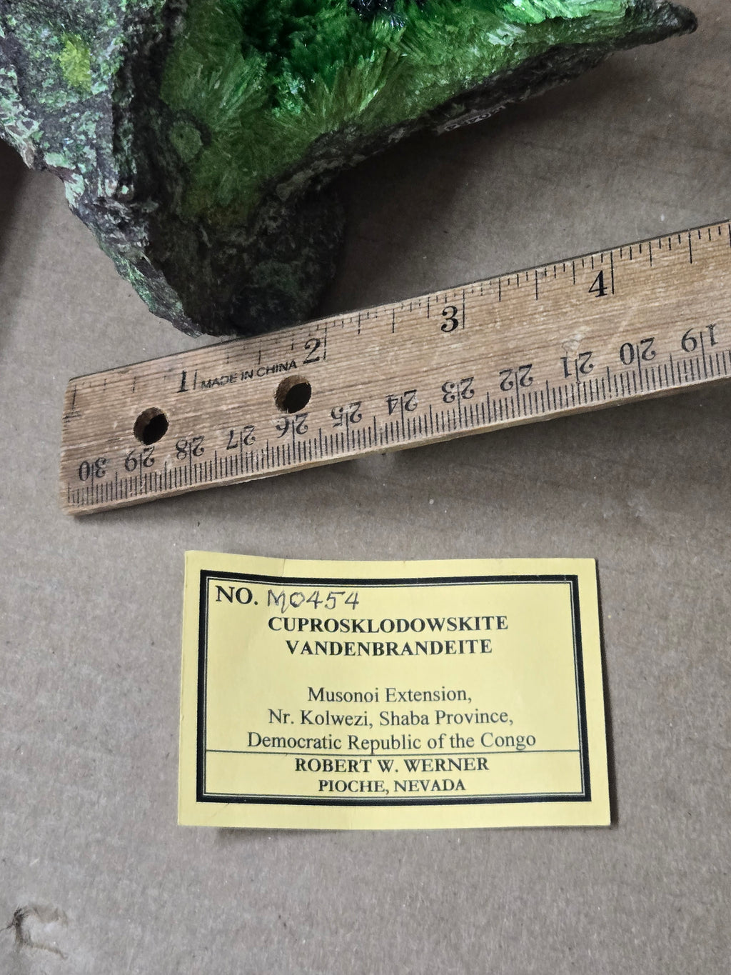 Cuprosklodowskite with vandenbrandeite