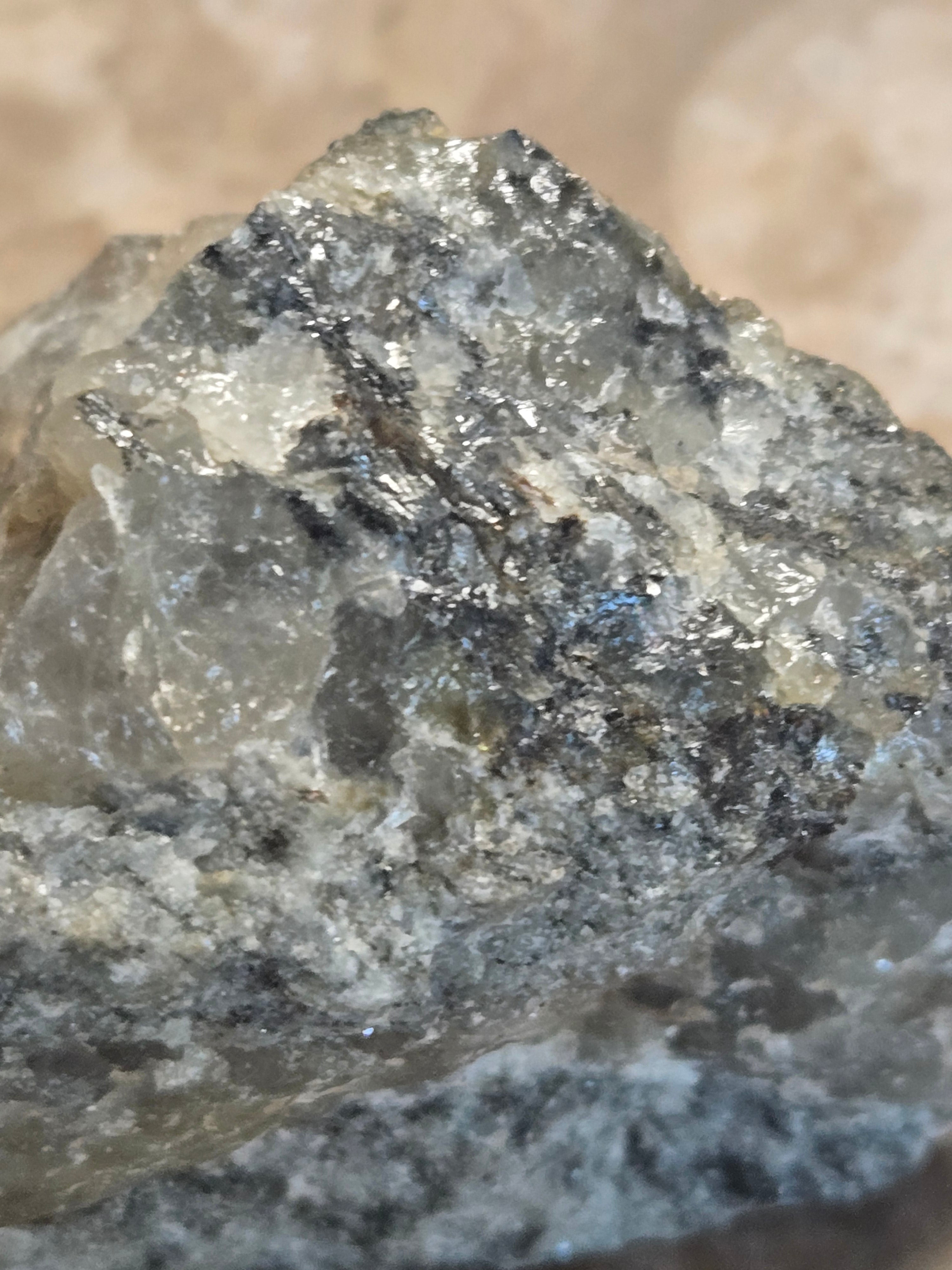 Aikinite gladite