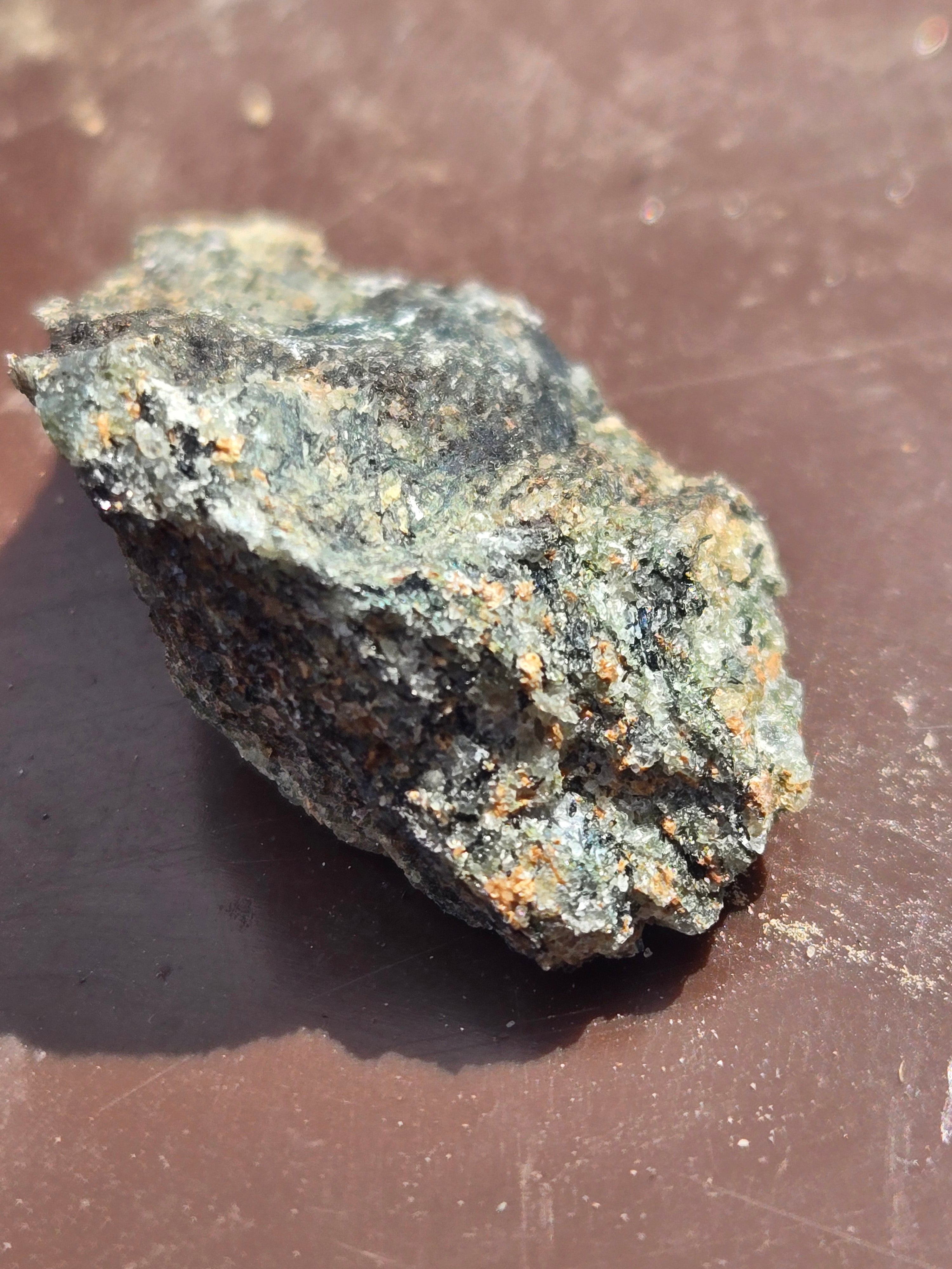 Rosenbuschite with fluoro-leakeite