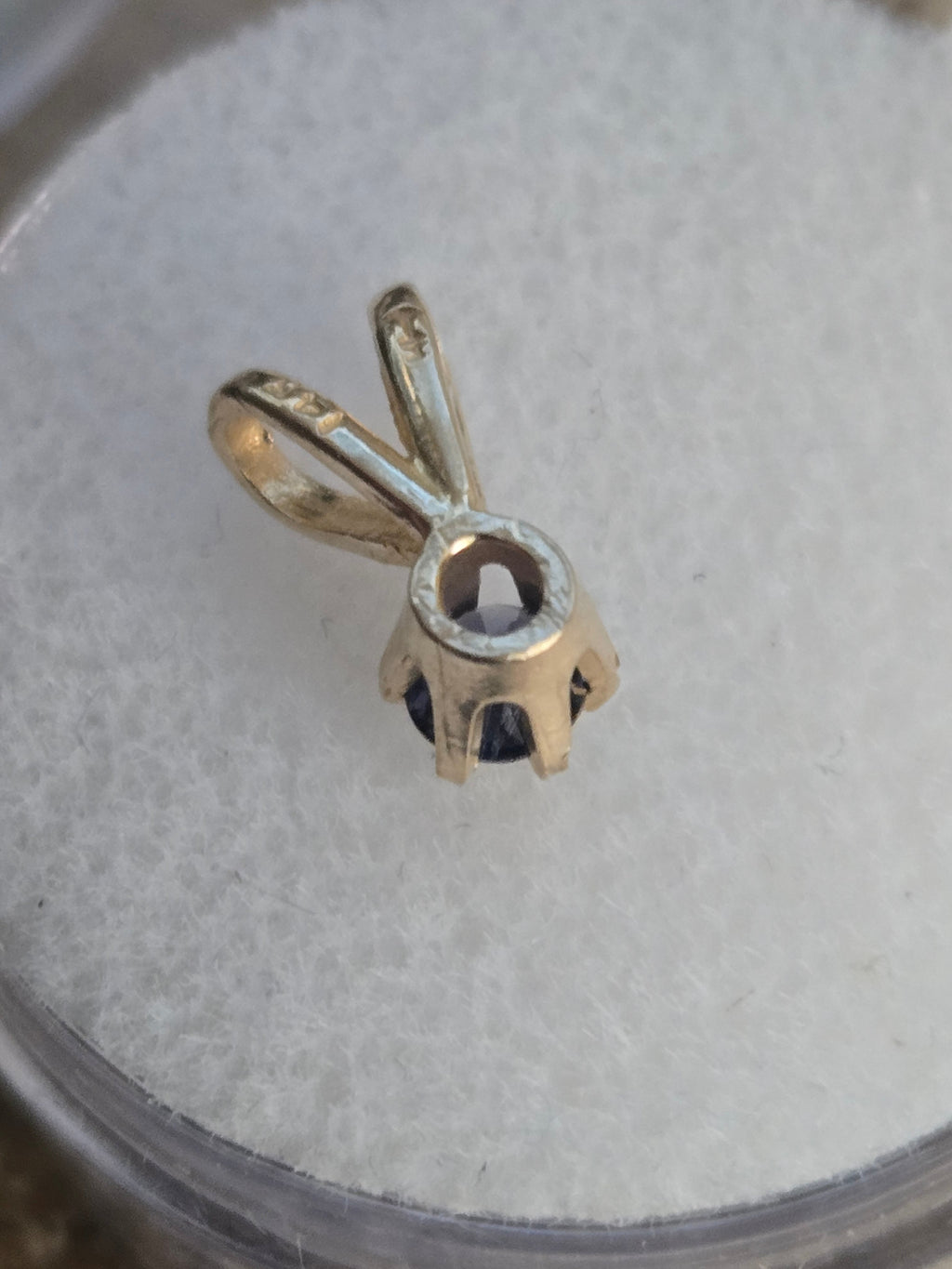 Round Cut Purple Sapphirine Pendant