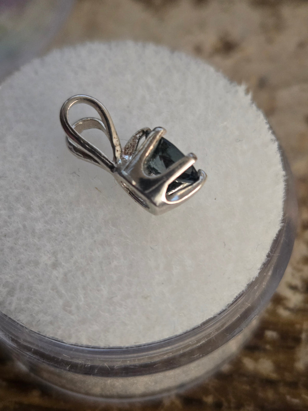 Sapphirine pendant