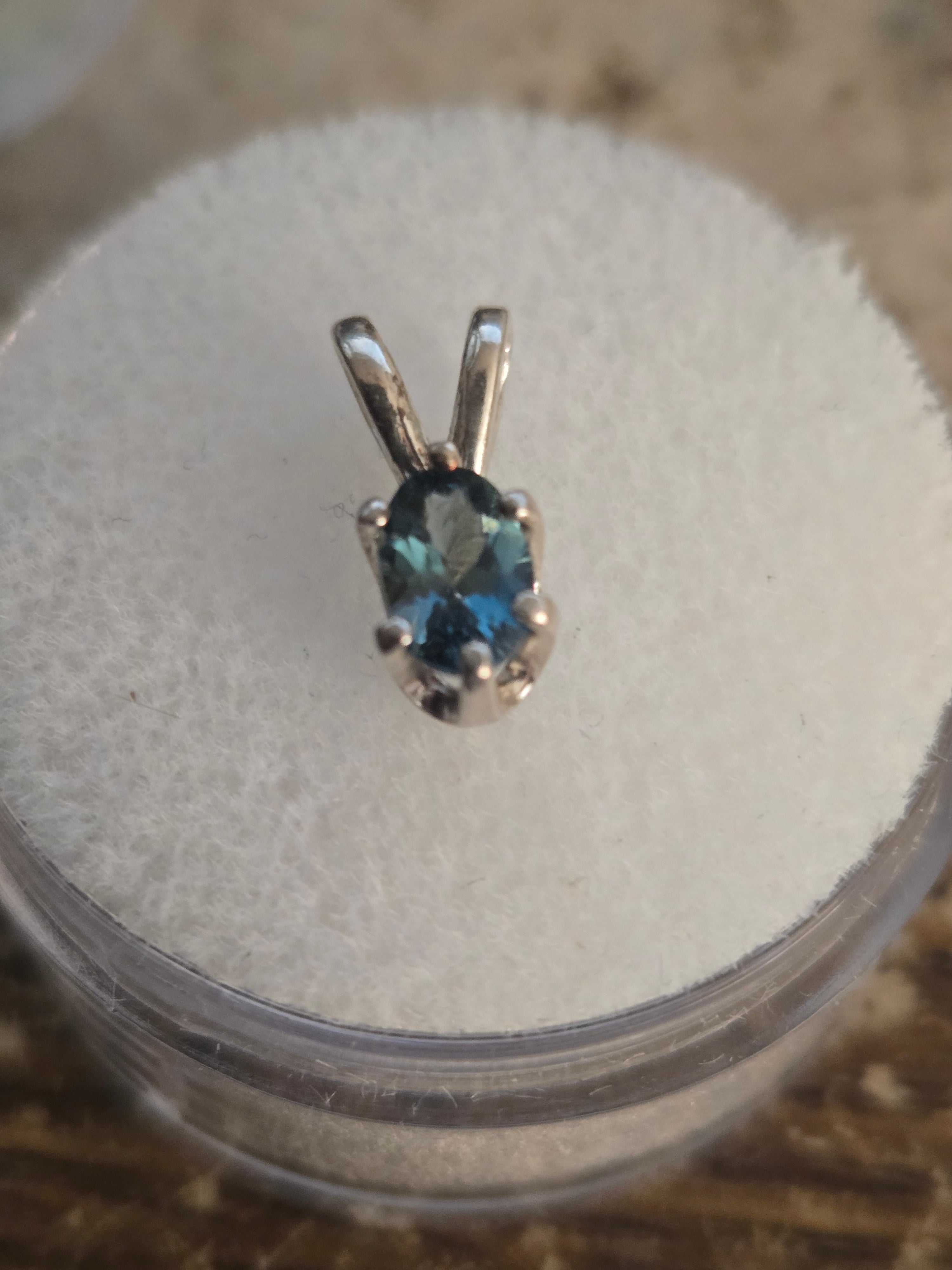 Sapphirine pendant