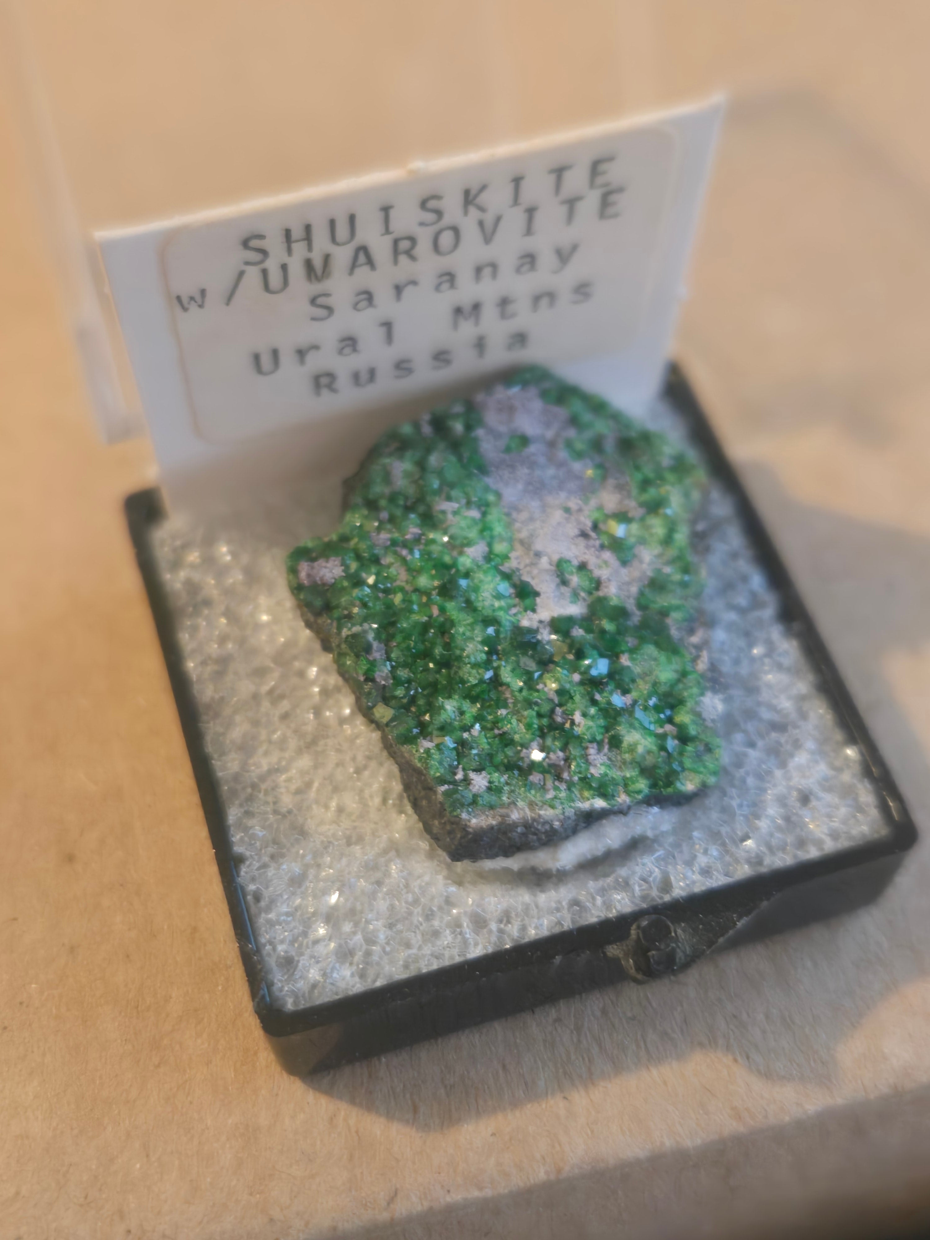 Shuiskite on uvarovite