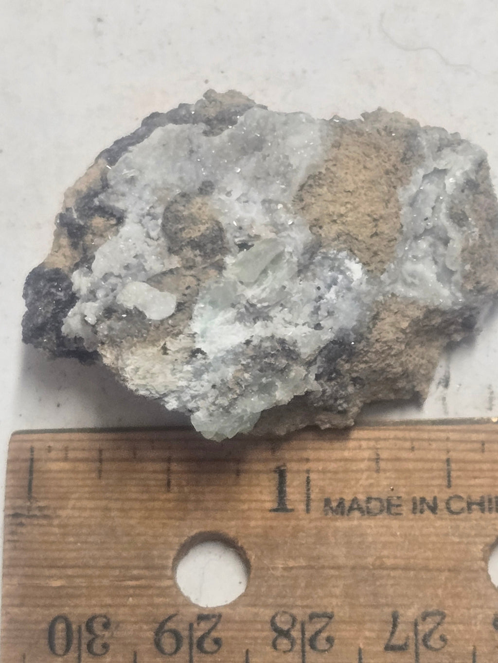Skorpionite on tarbuttite