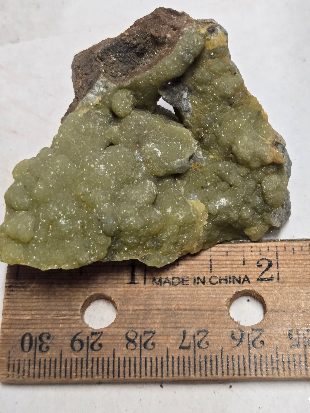 Smithsonite w greenockite specimen