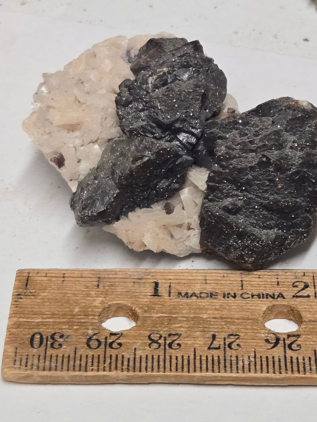 Sphalerite on dolomite