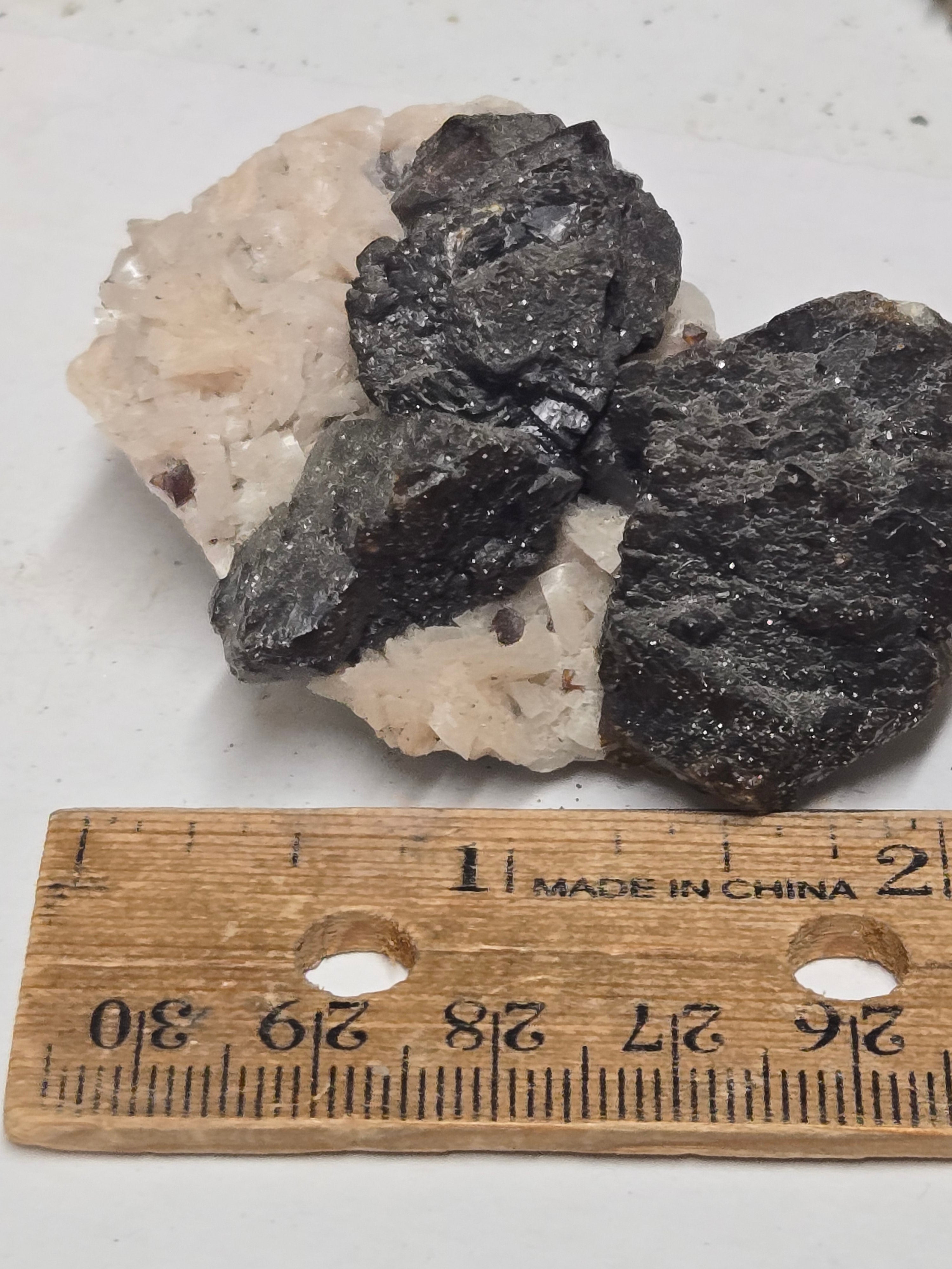 Sphalerite on dolomite