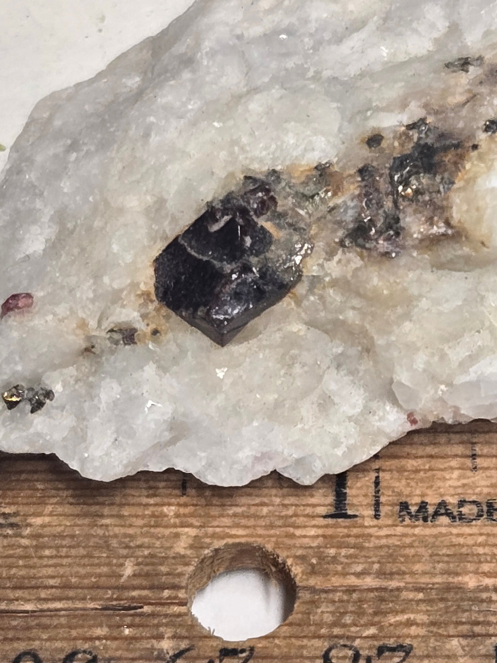 Spinel specimen