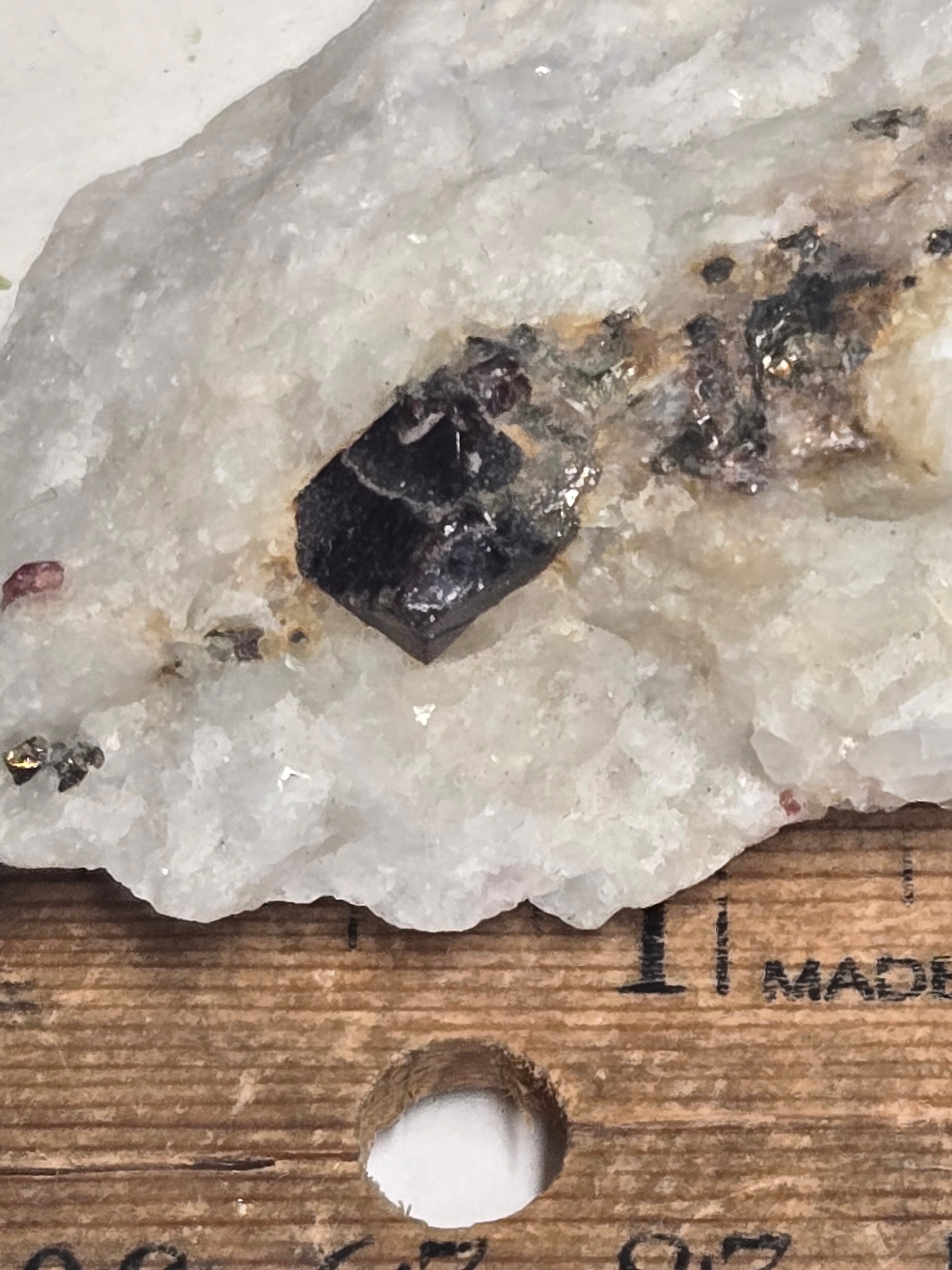Spinel specimen