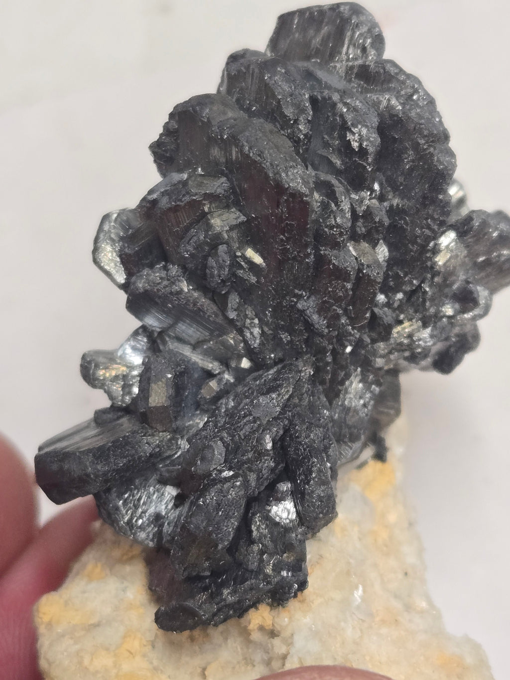 Stibnite on barite