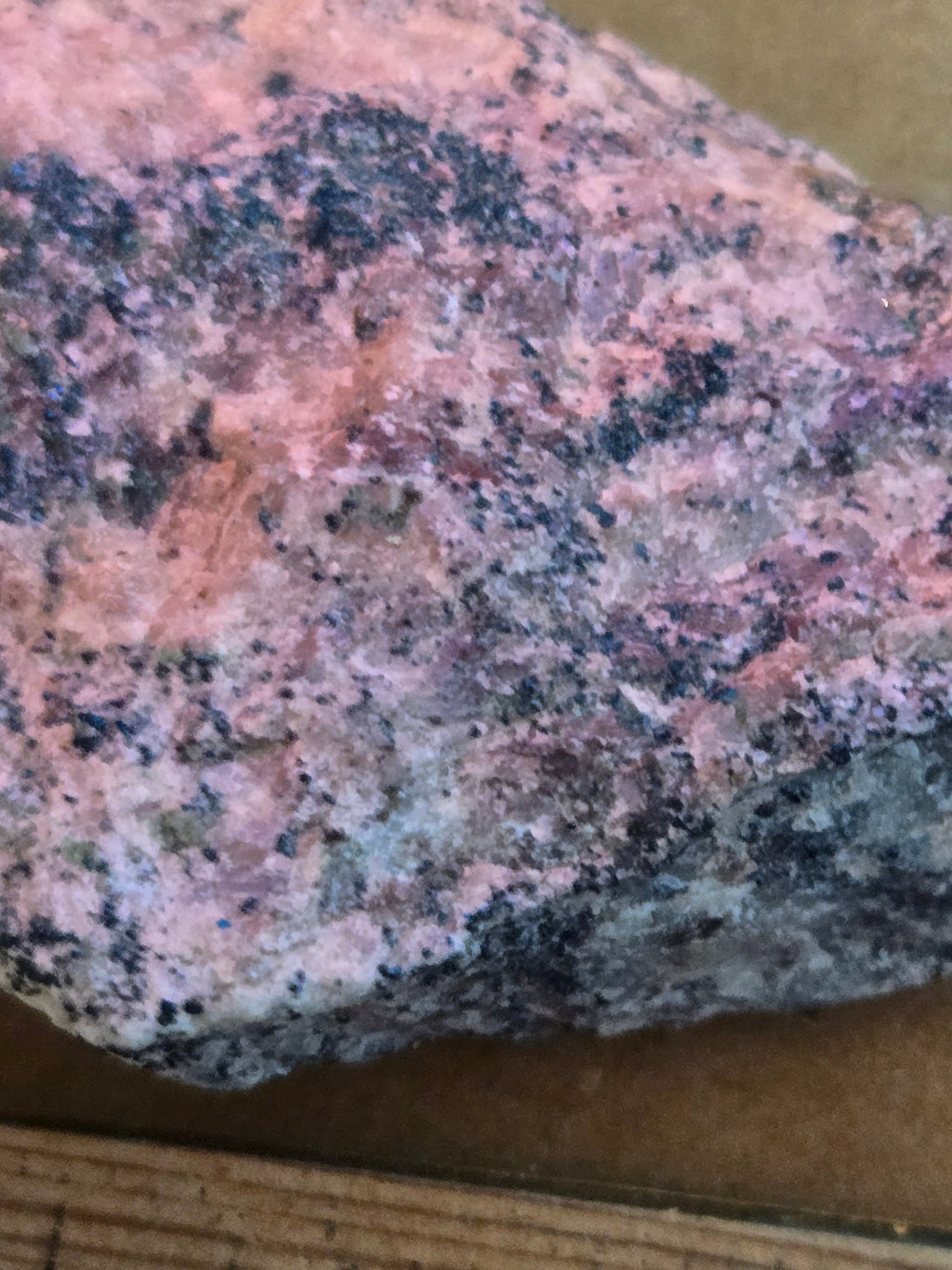 Svabite tilasite calcite