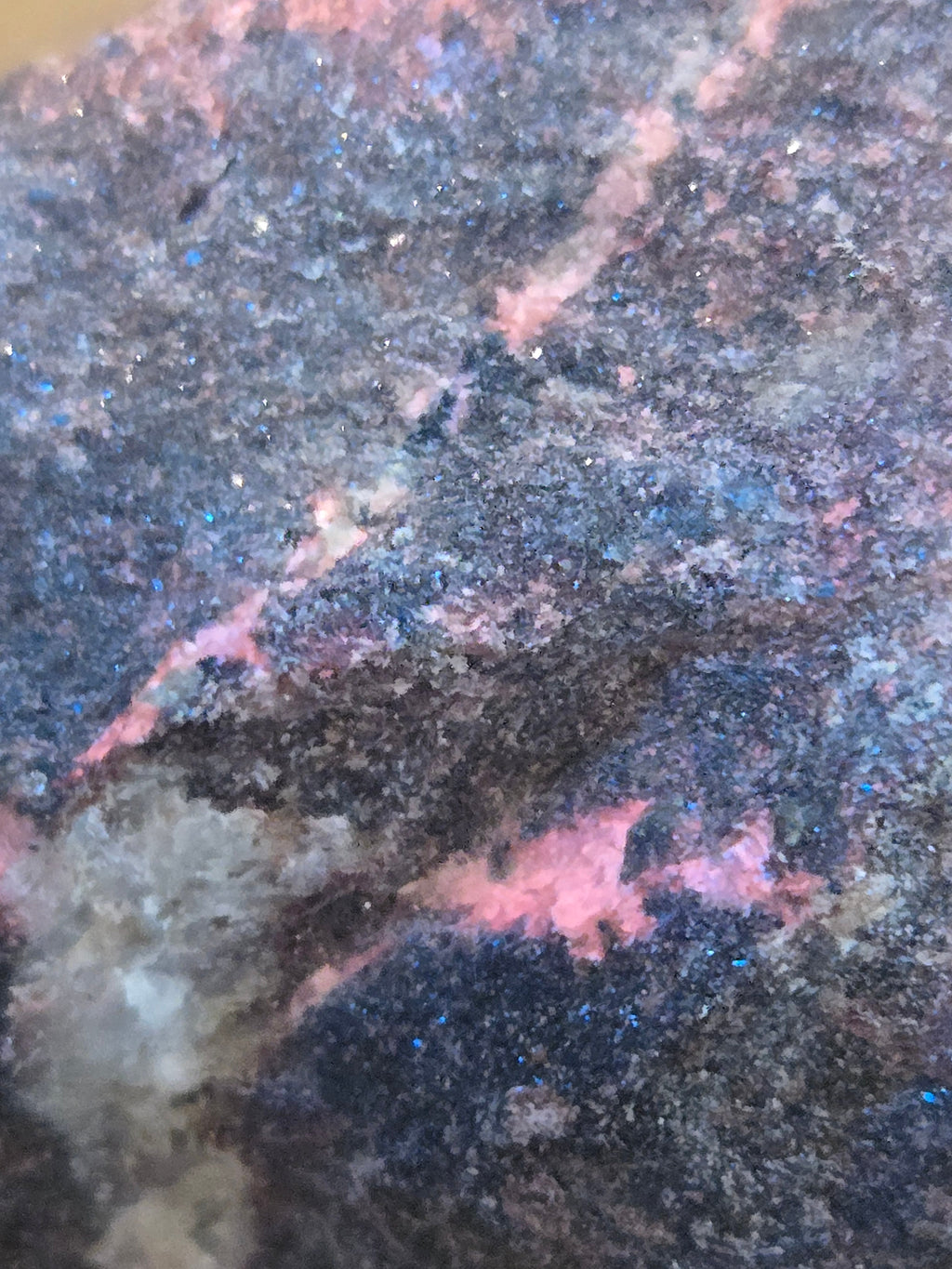 Svabite tilasite calcite