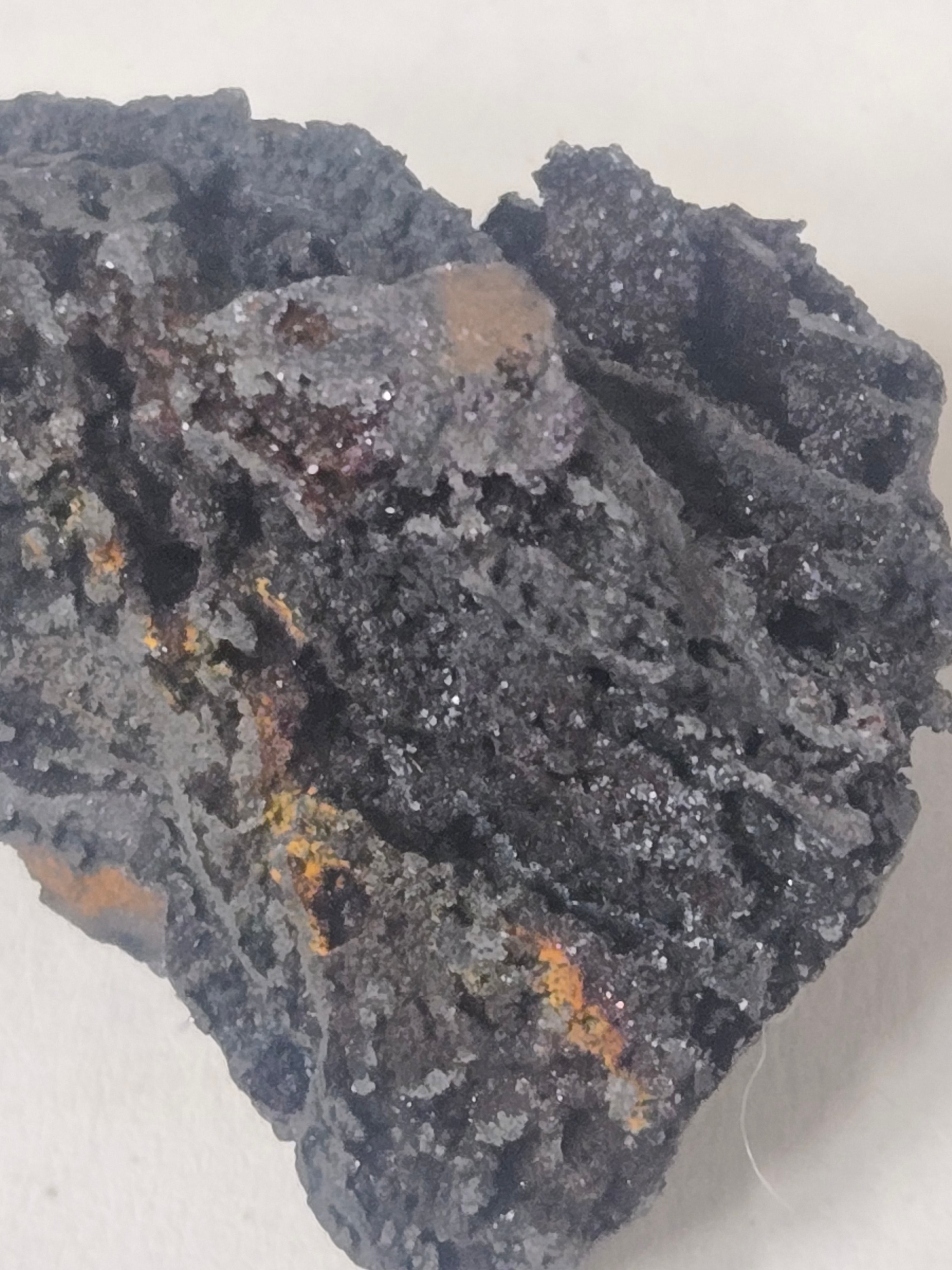Tenorite w cuprite